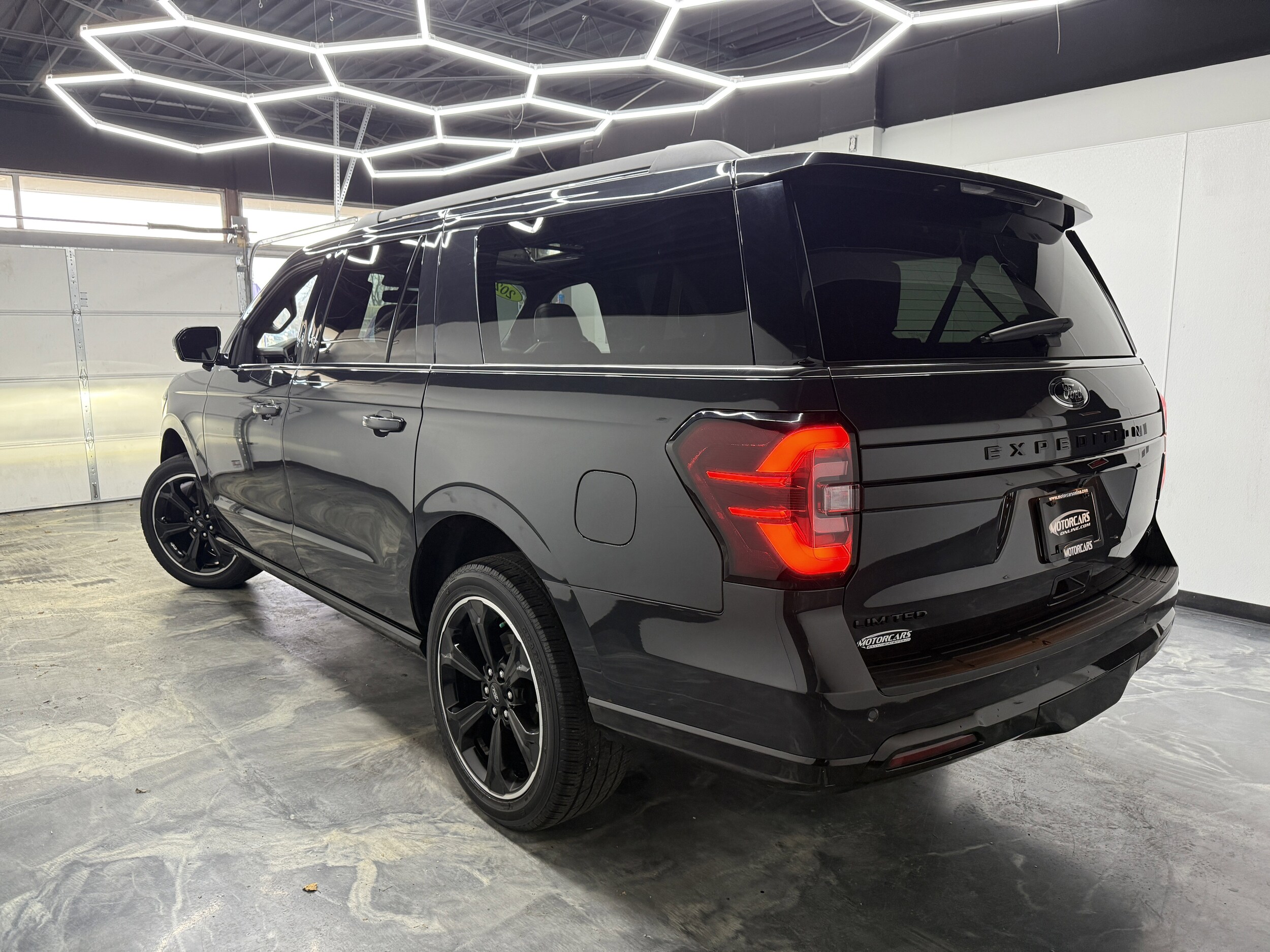2023 Ford Expedition MAX Limited photo 2