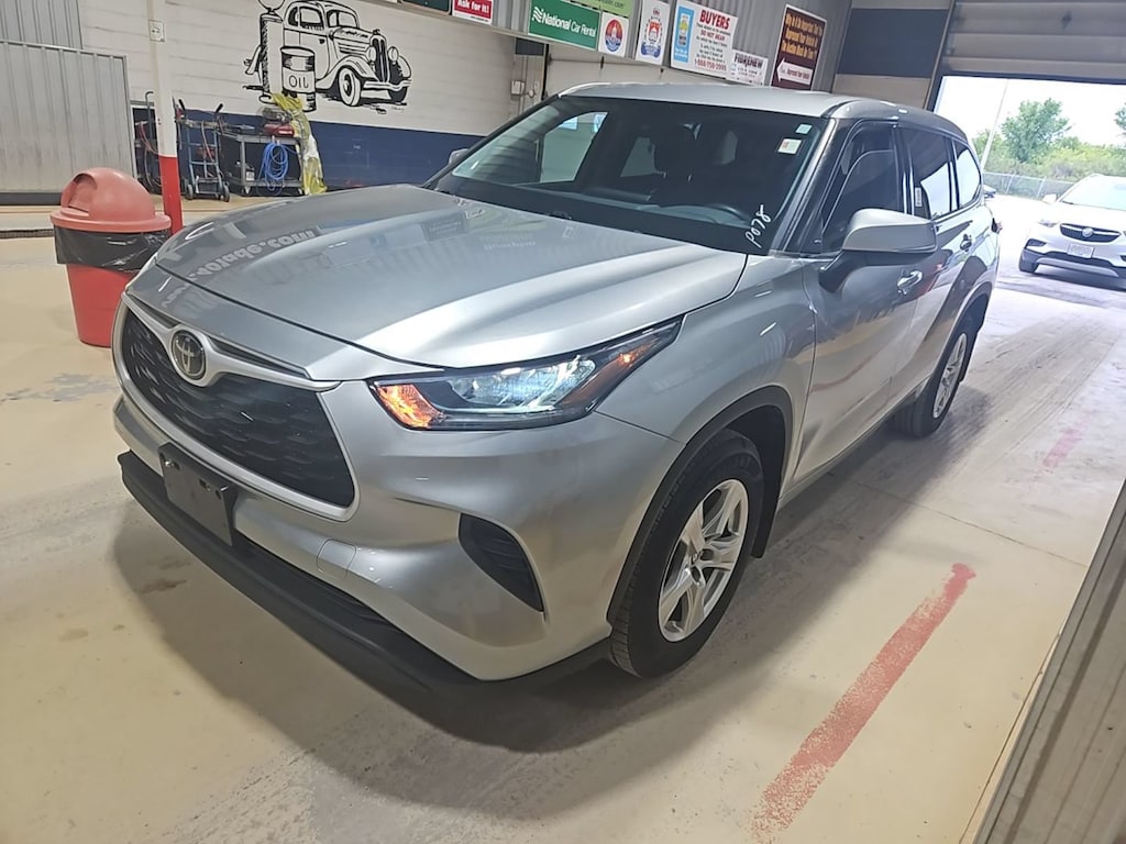 Used 2020 Toyota Highlander LE SUV