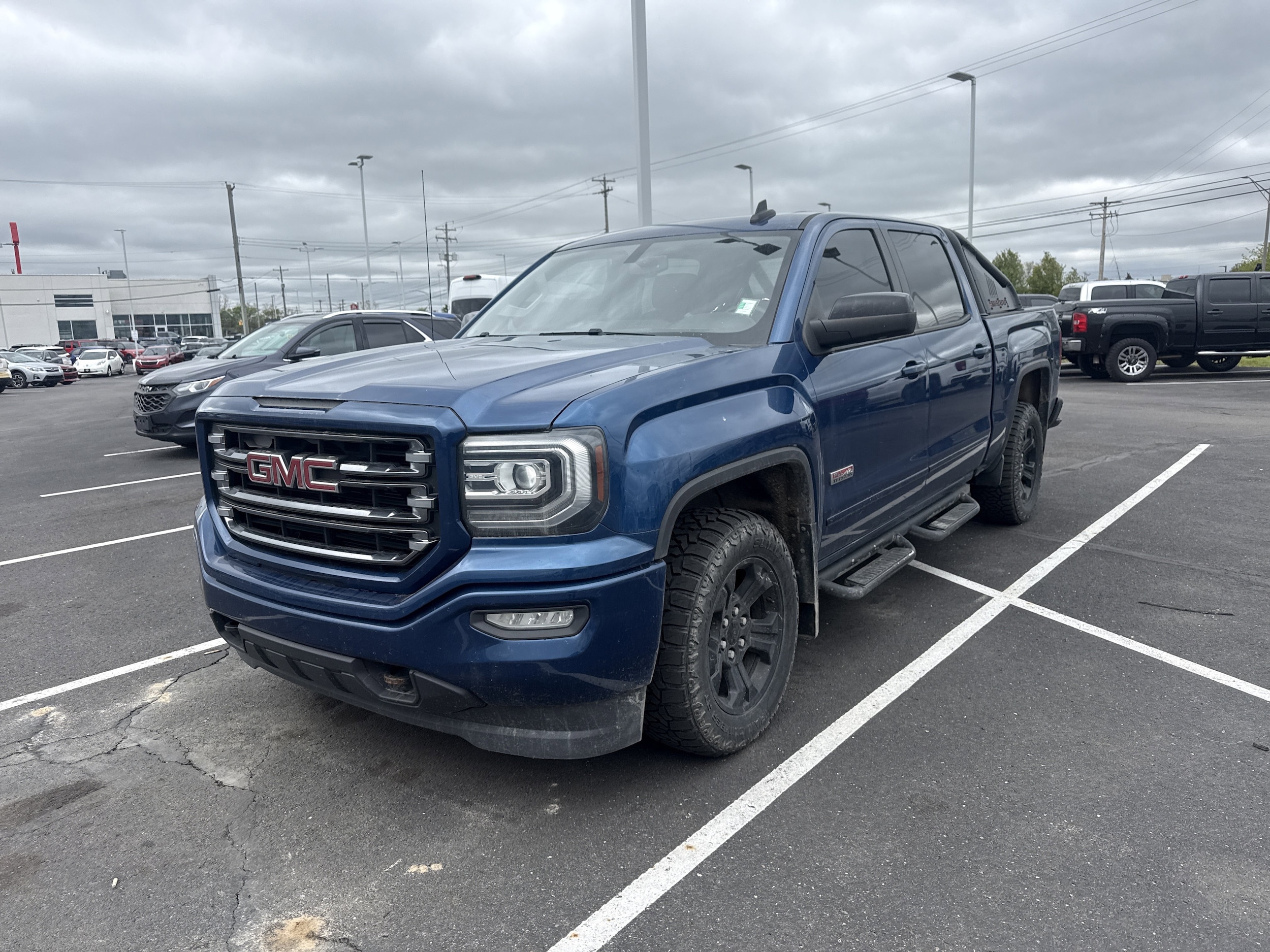 2017 GMC Sierra SLT 4x4 Crew Cab Short Box's photo