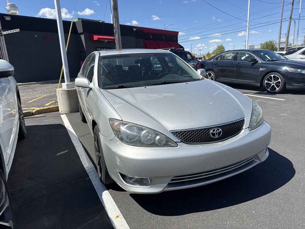 Used 2005 Toyota Camry SE Sedan