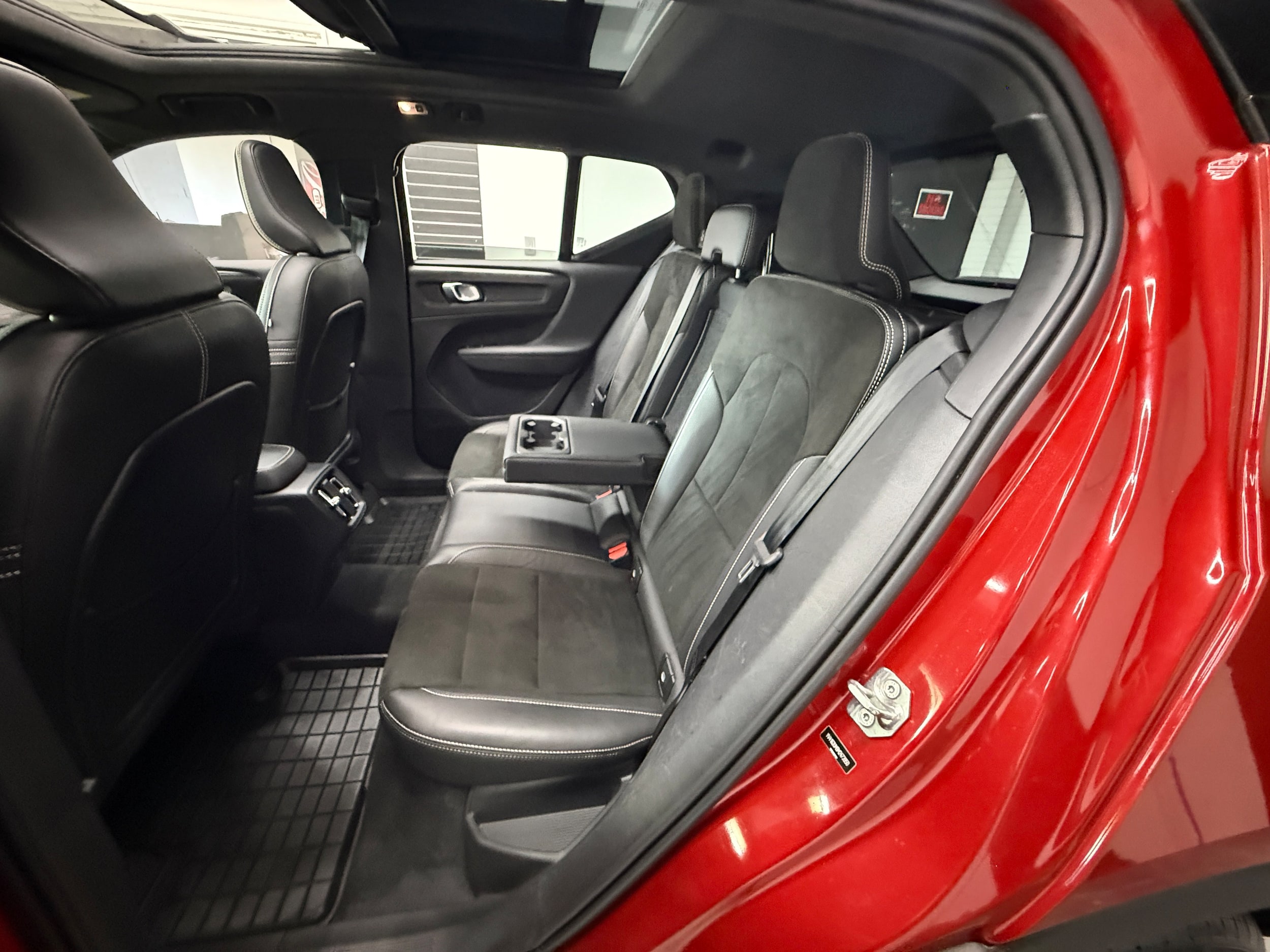 2021 Volvo XC40 R-Design - Photo 17
