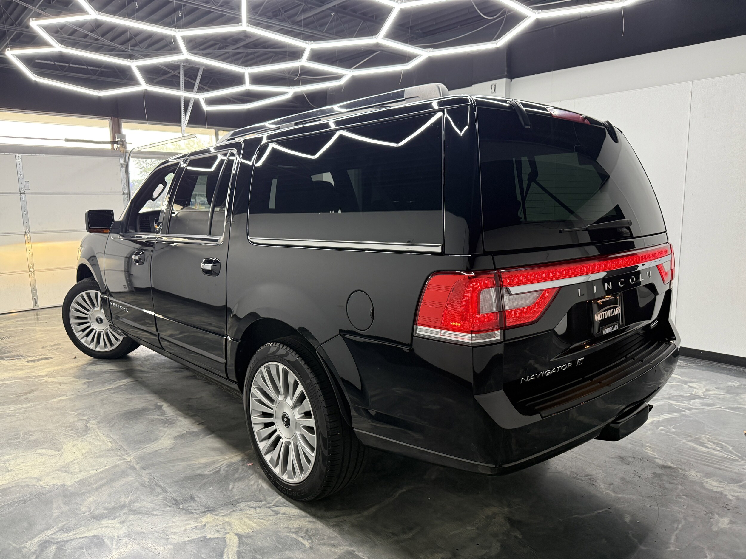 2016 Lincoln Navigator L Reserve photo 2