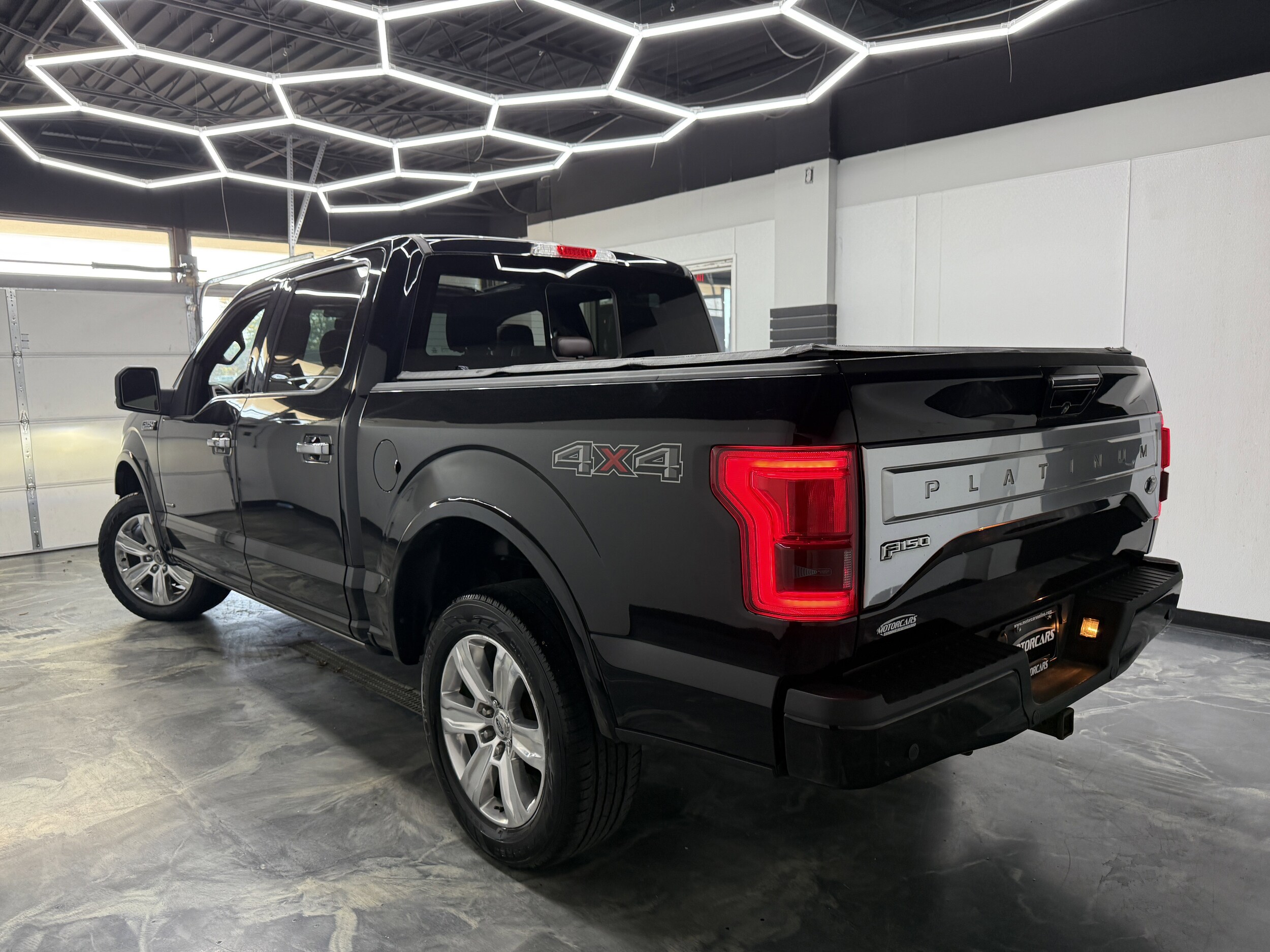 2016 Ford F-150 Platinum photo 3