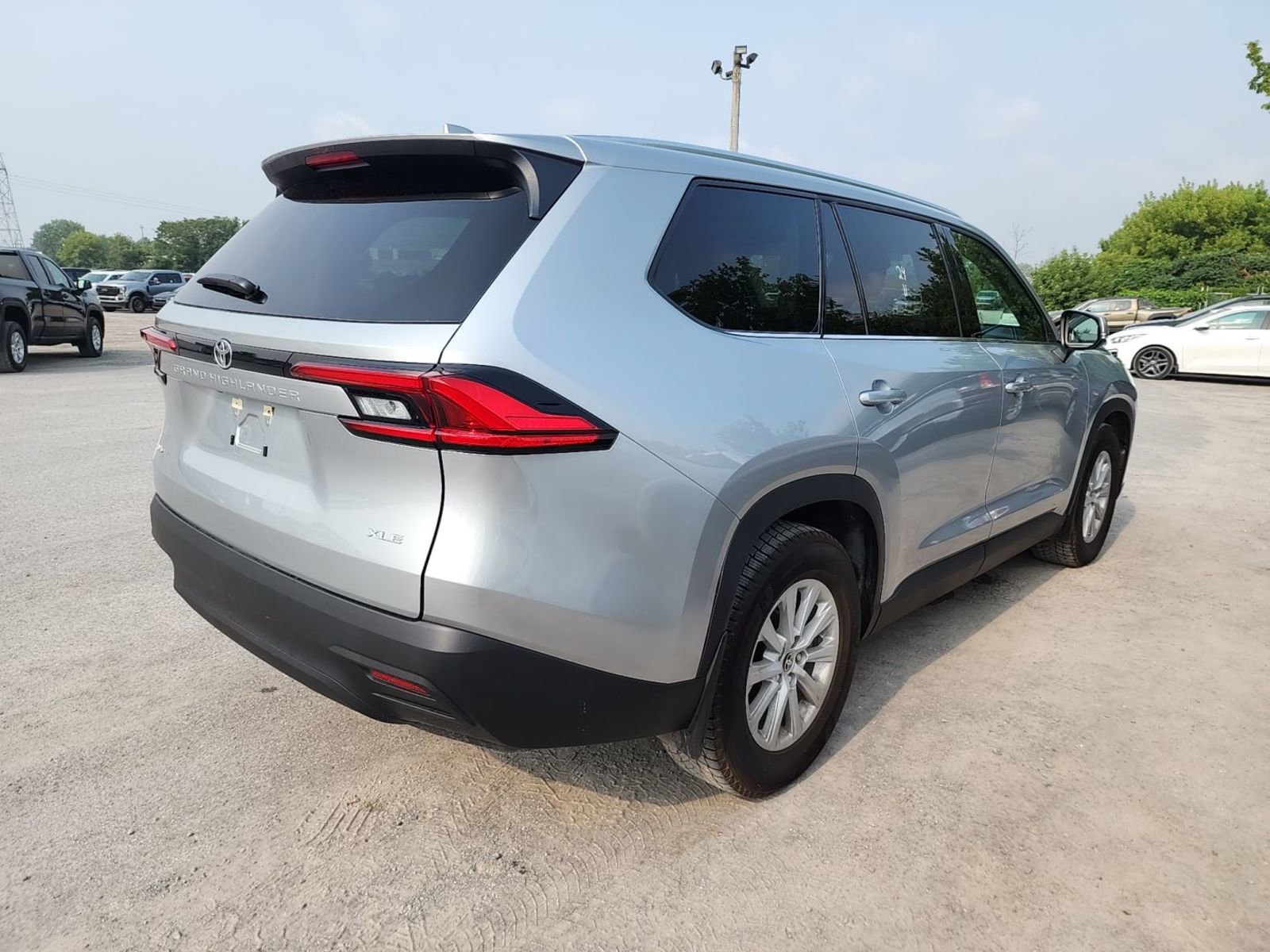 2024 Toyota Grand Highlander XLE photo 3