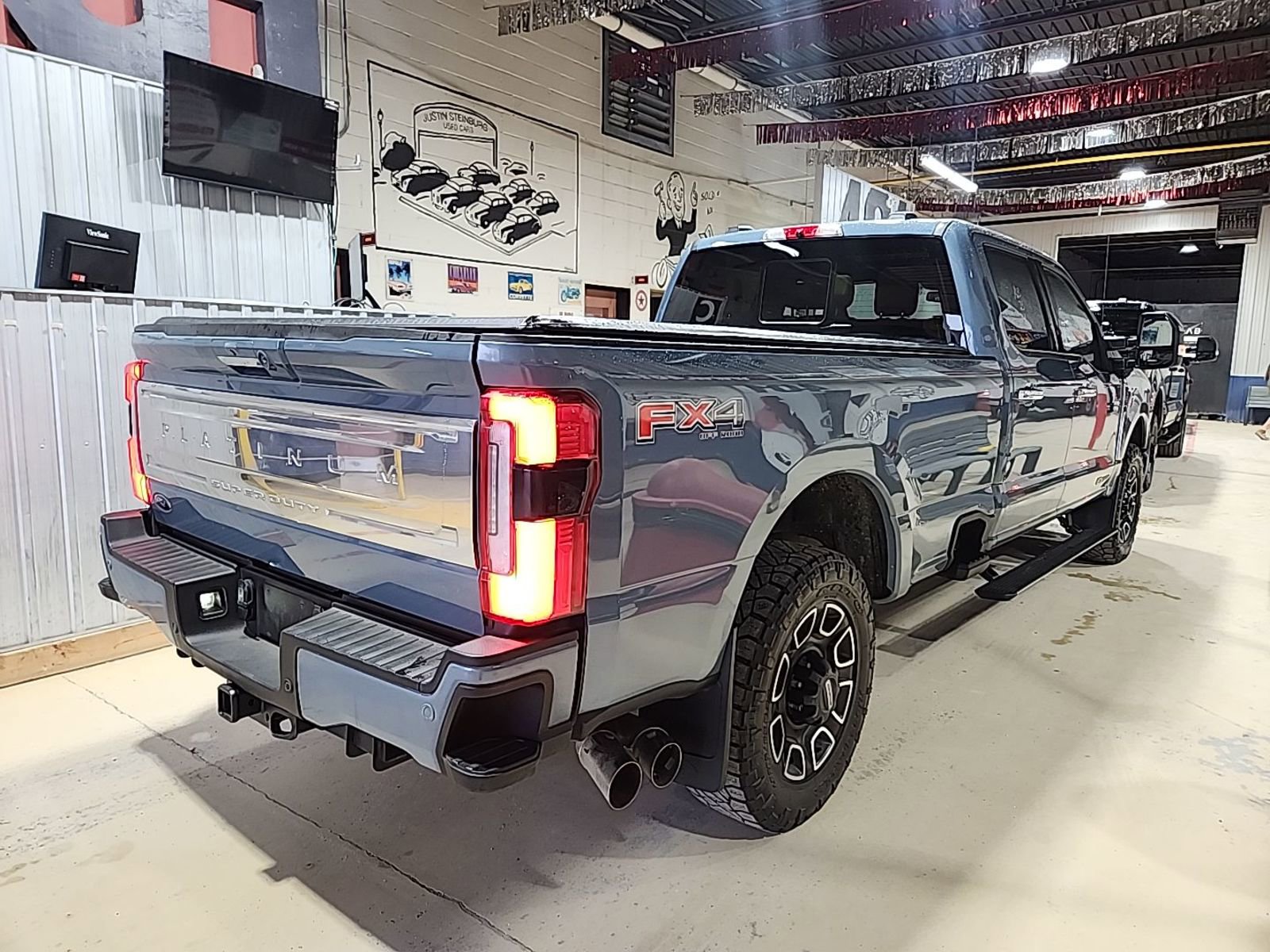 2023 Ford F-250 Platinum photo 3