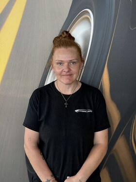 Staff member Lindsey from ID_b94392