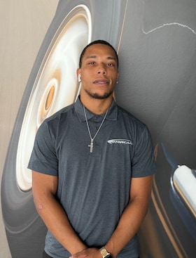 Staff member Jaylen from ID_b94392