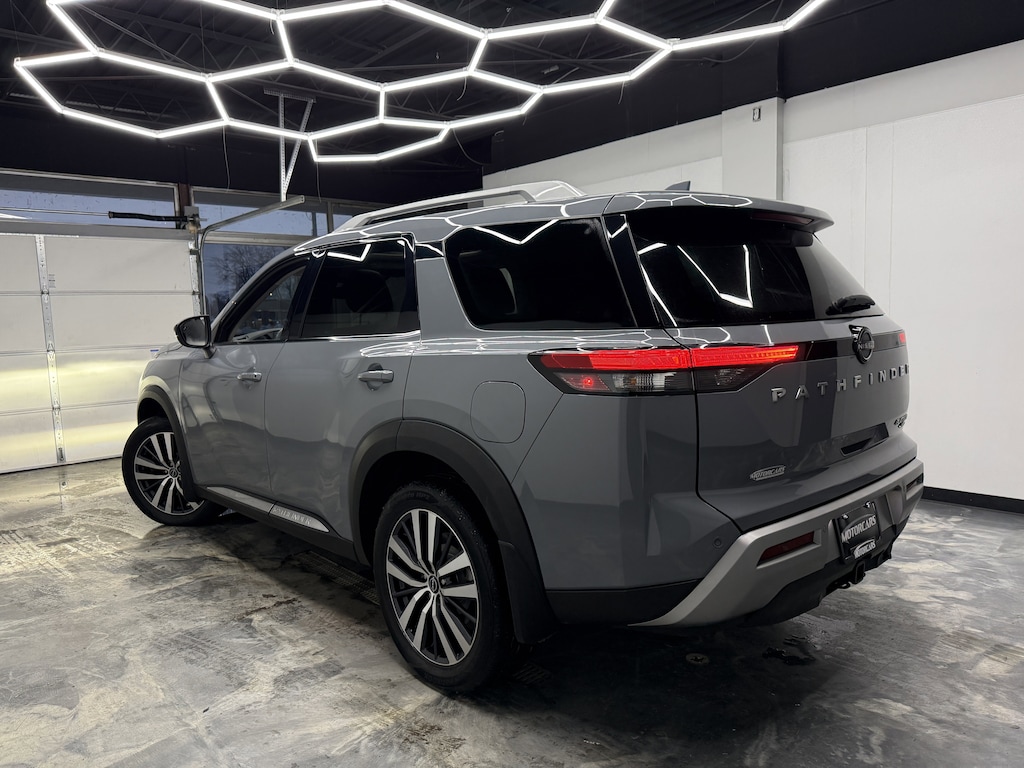 Used 2022 Nissan Pathfinder Platinum SUV