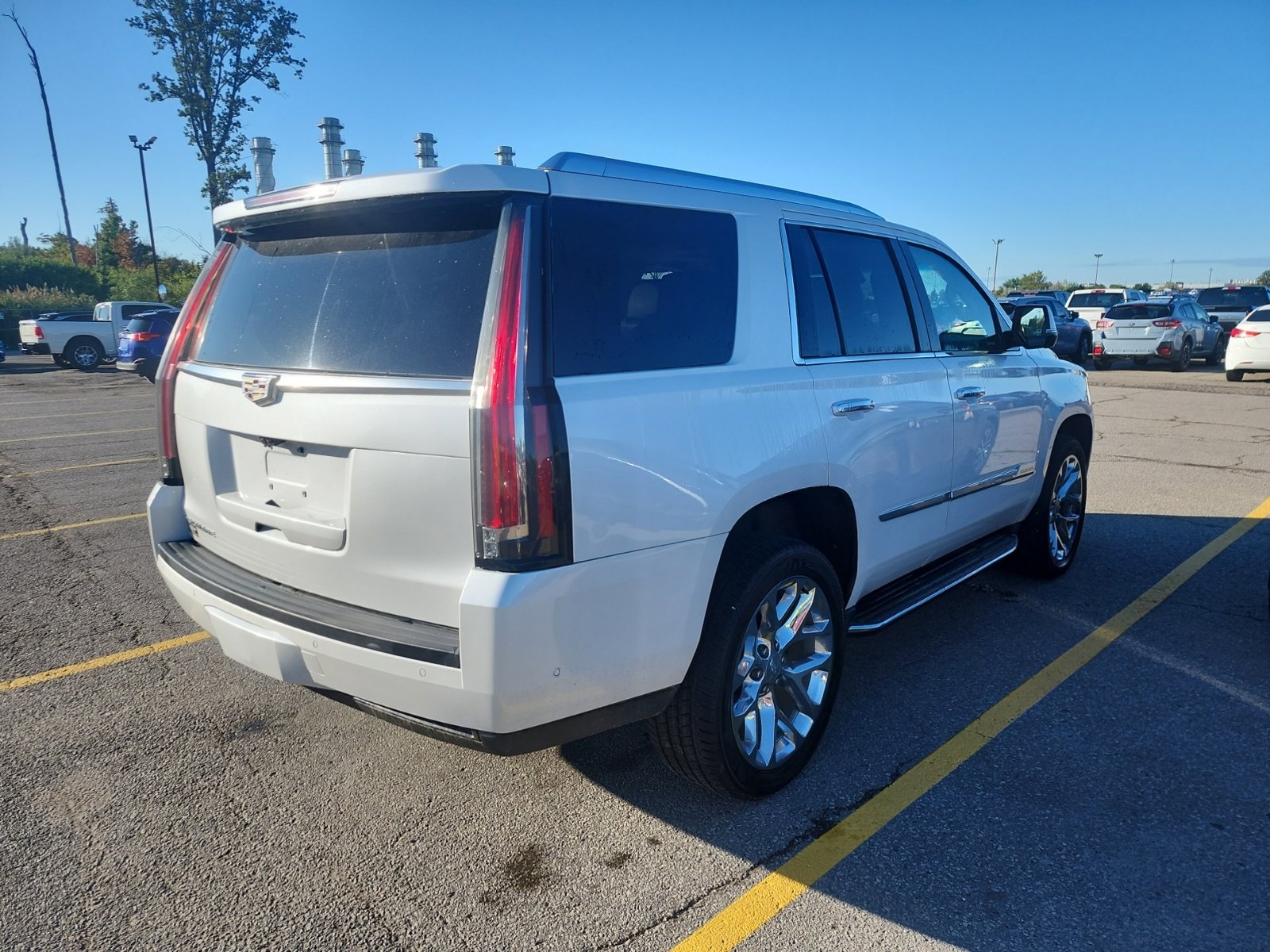 2018 Cadillac Escalade Luxury photo 3