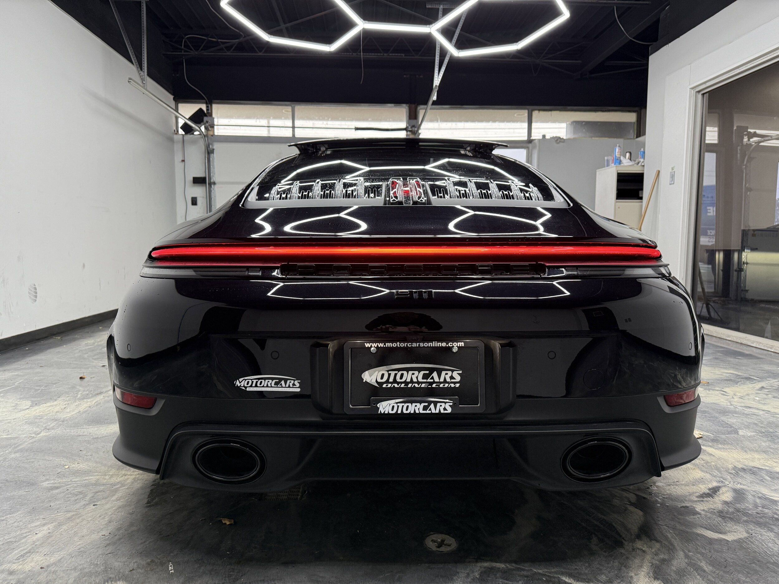 2025 Porsche 911 4 GTS photo 4