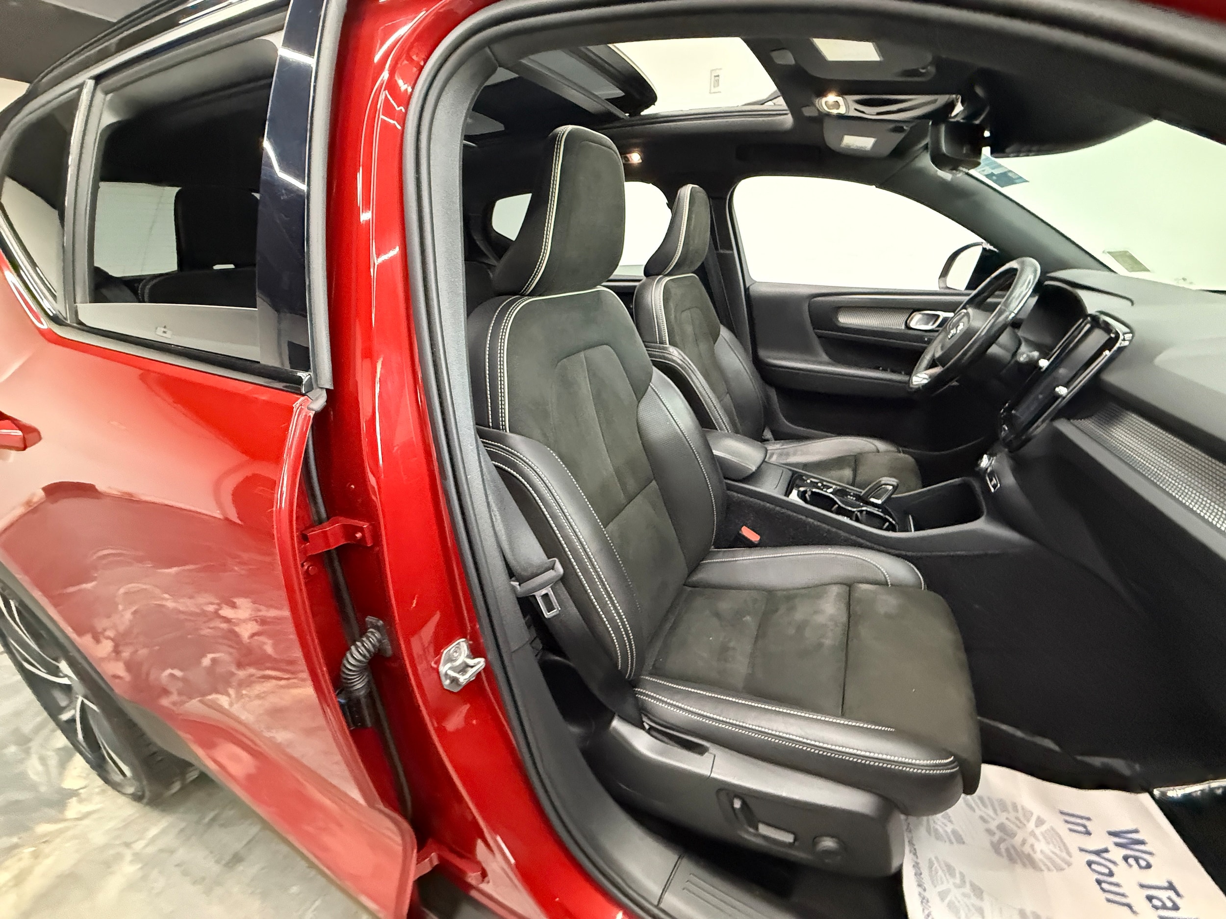 2021 Volvo XC40 R-Design - Photo 16