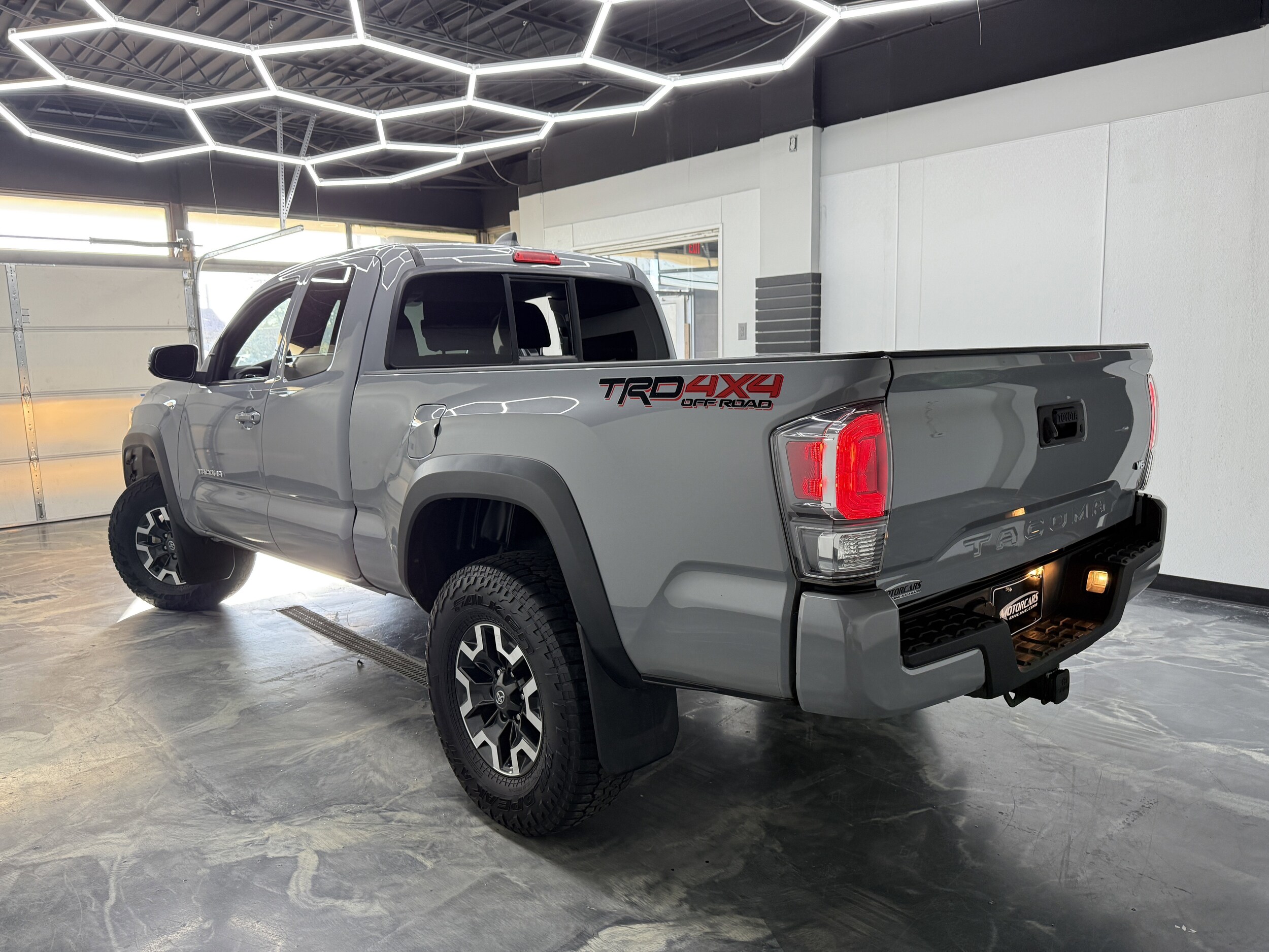 2020 Toyota Tacoma TRD photo 3