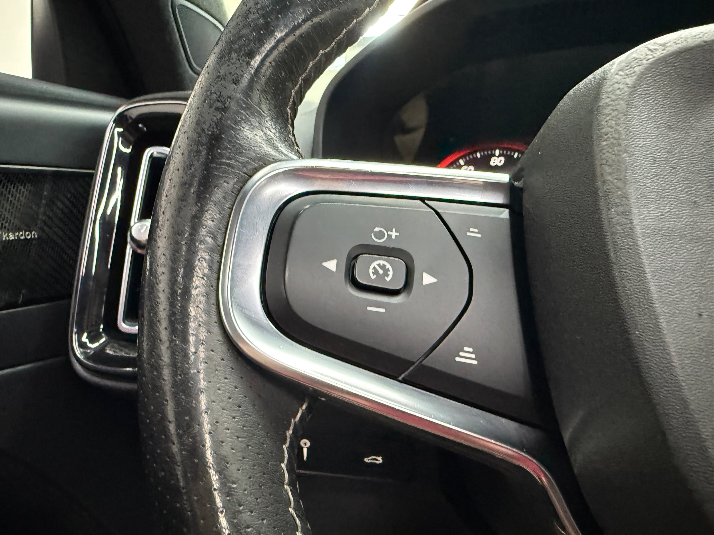 2021 Volvo XC40 R-Design - Photo 12