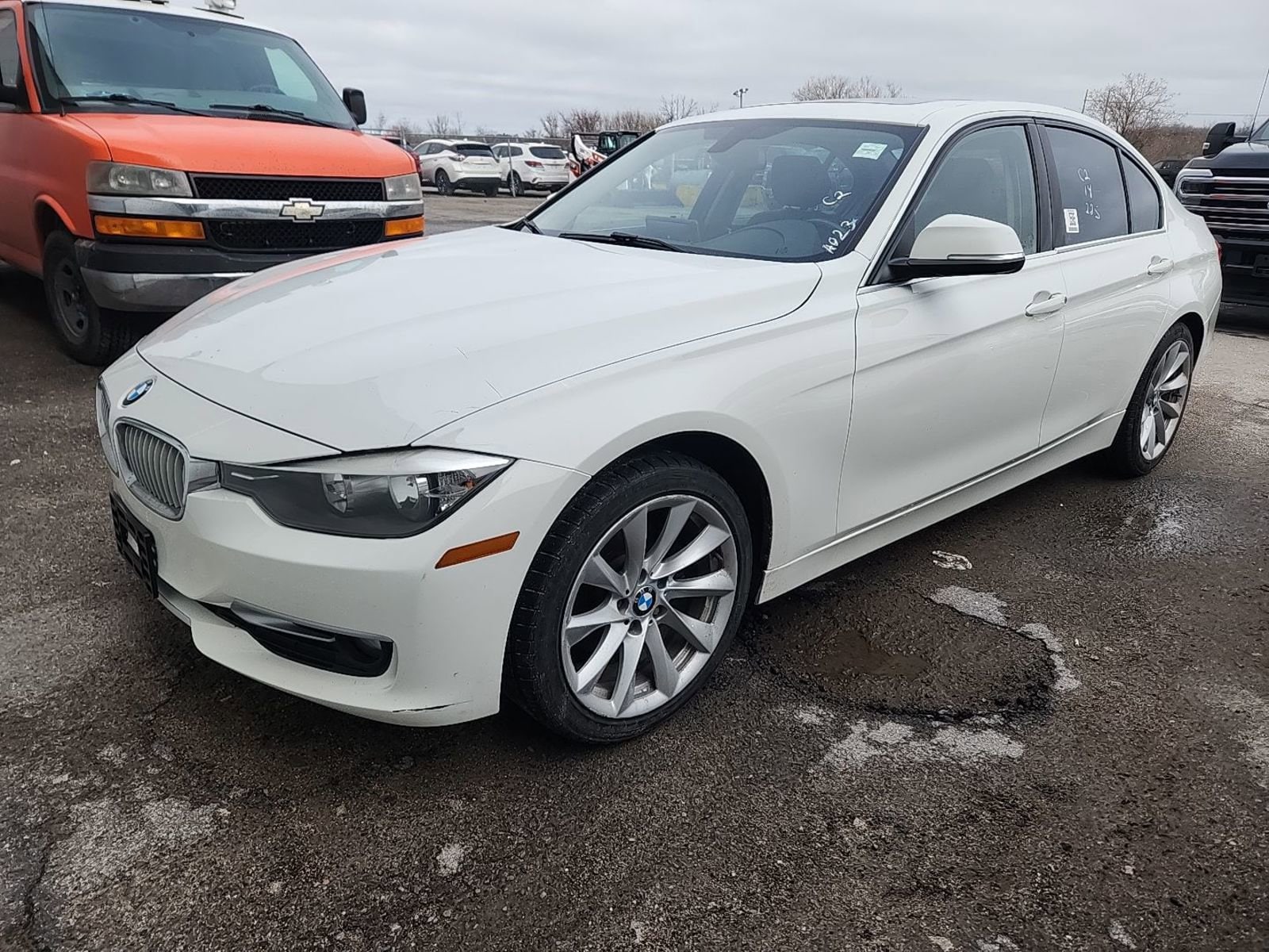 2014 BMW 3 Series 320i xDrive Sedan's photo