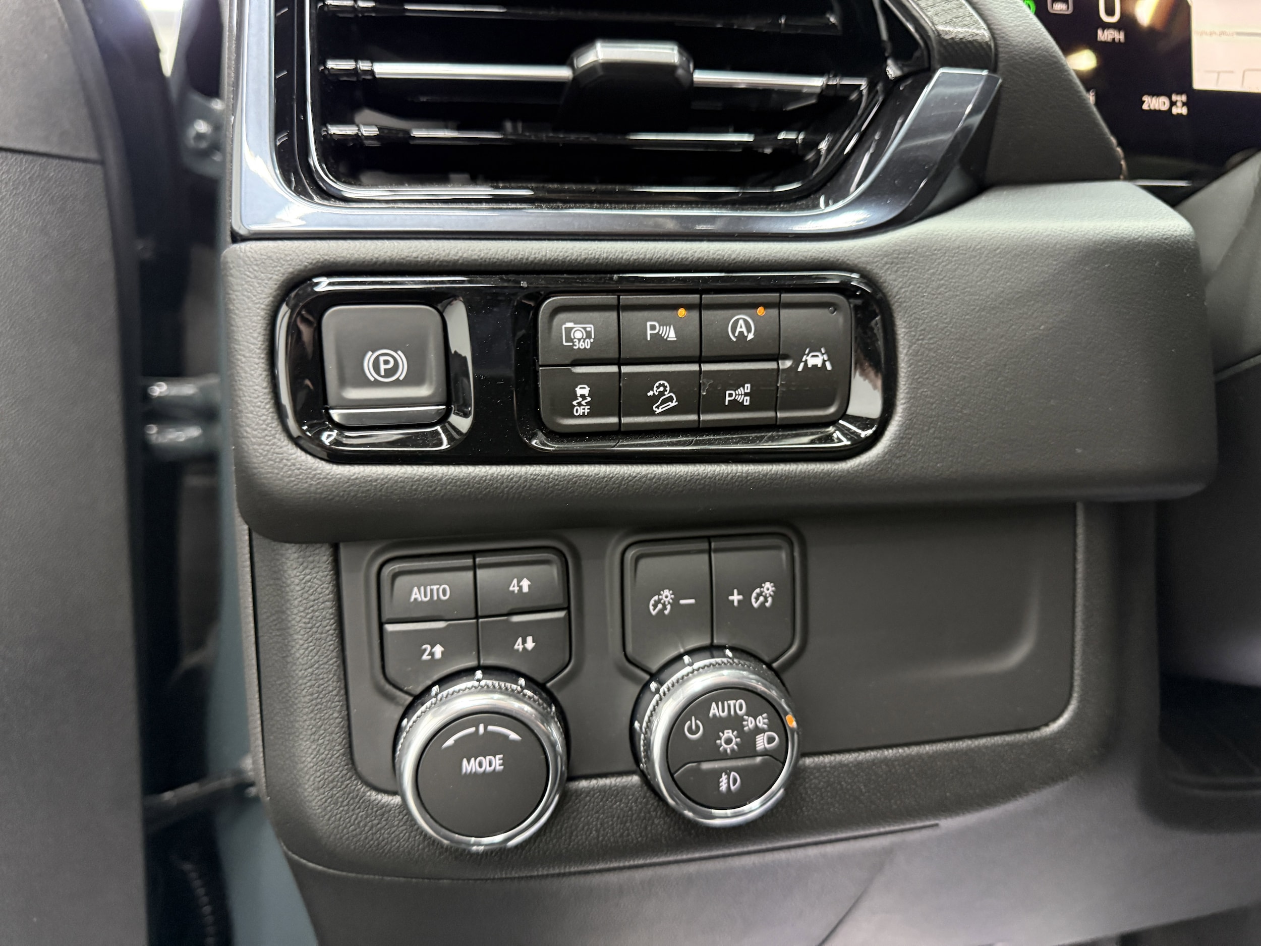 2026 GMC Yukon AT4 - Photo 16