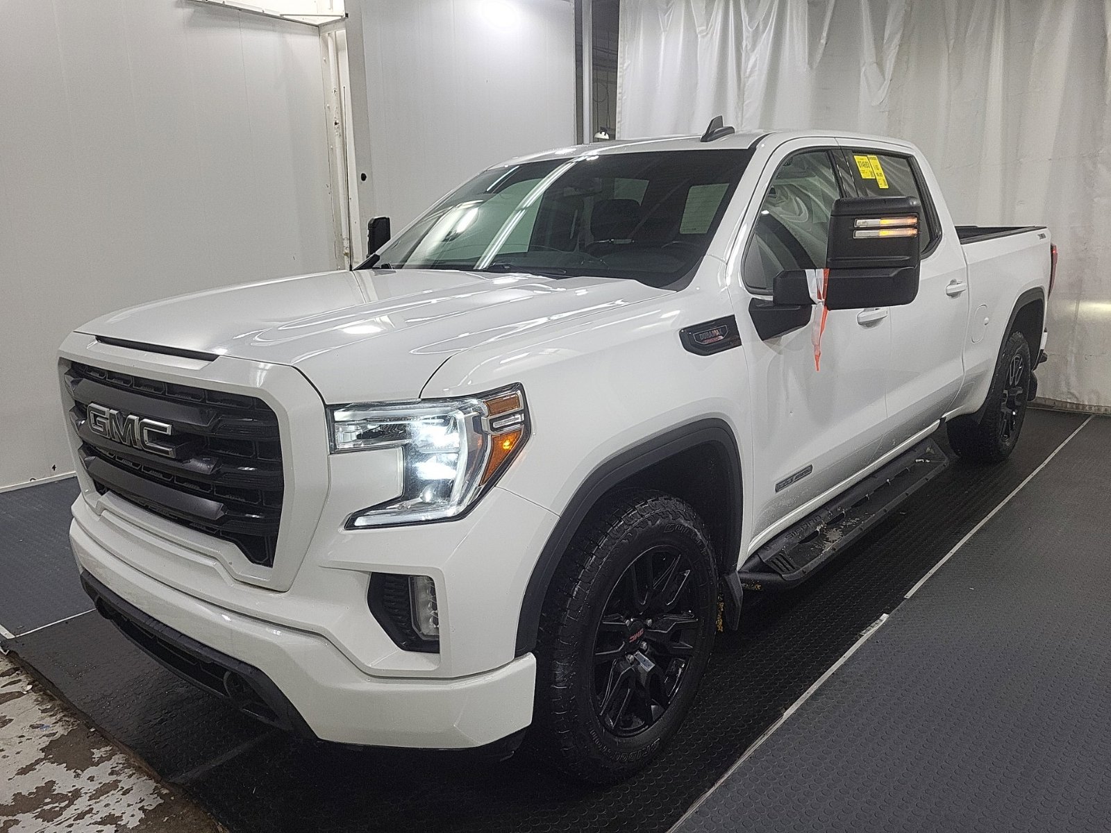 2020 GMC Sierra Elevation 4WD Crew Cab Short Box's photo