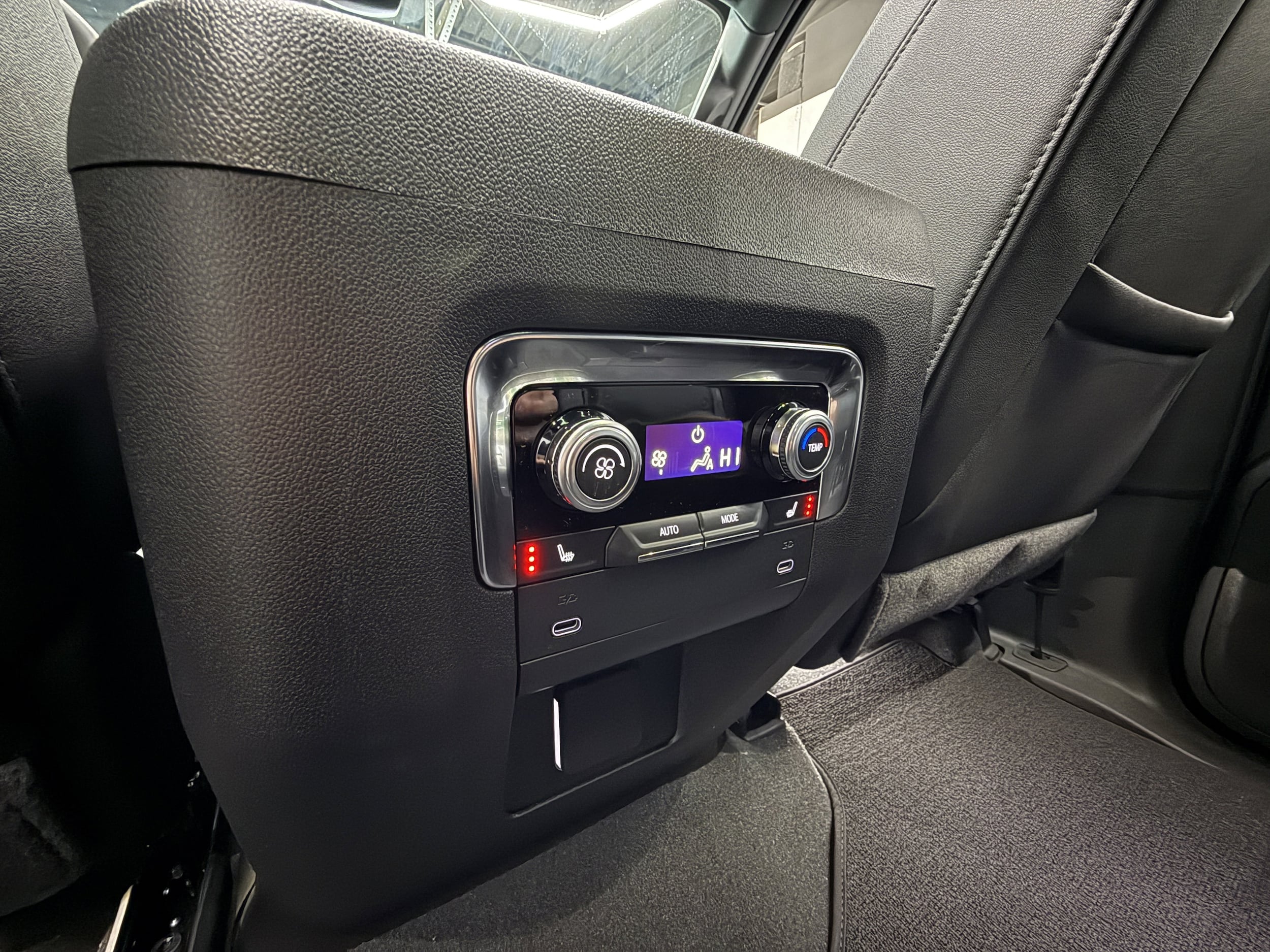 2026 GMC Yukon AT4 - Photo 29
