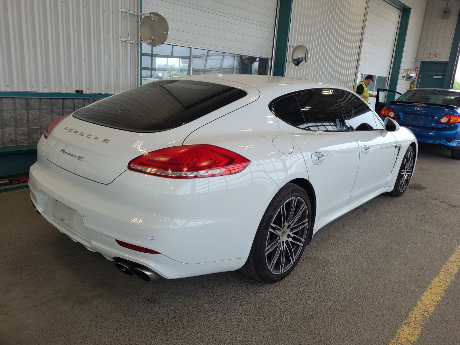 2015 Porsche Panamera 4S photo 3