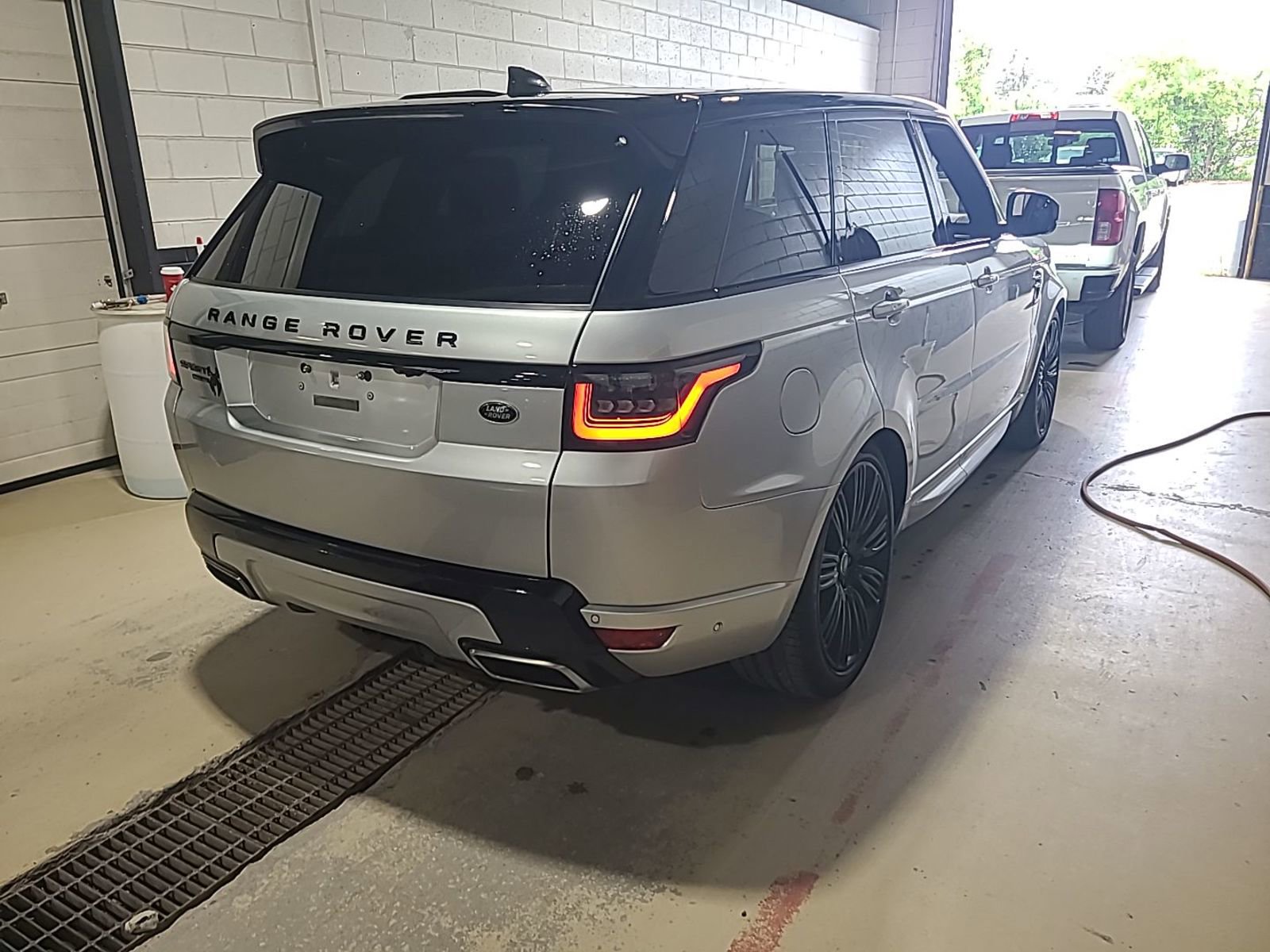 2020 Land Rover Range Rover Sport HSE Dynamic photo 2