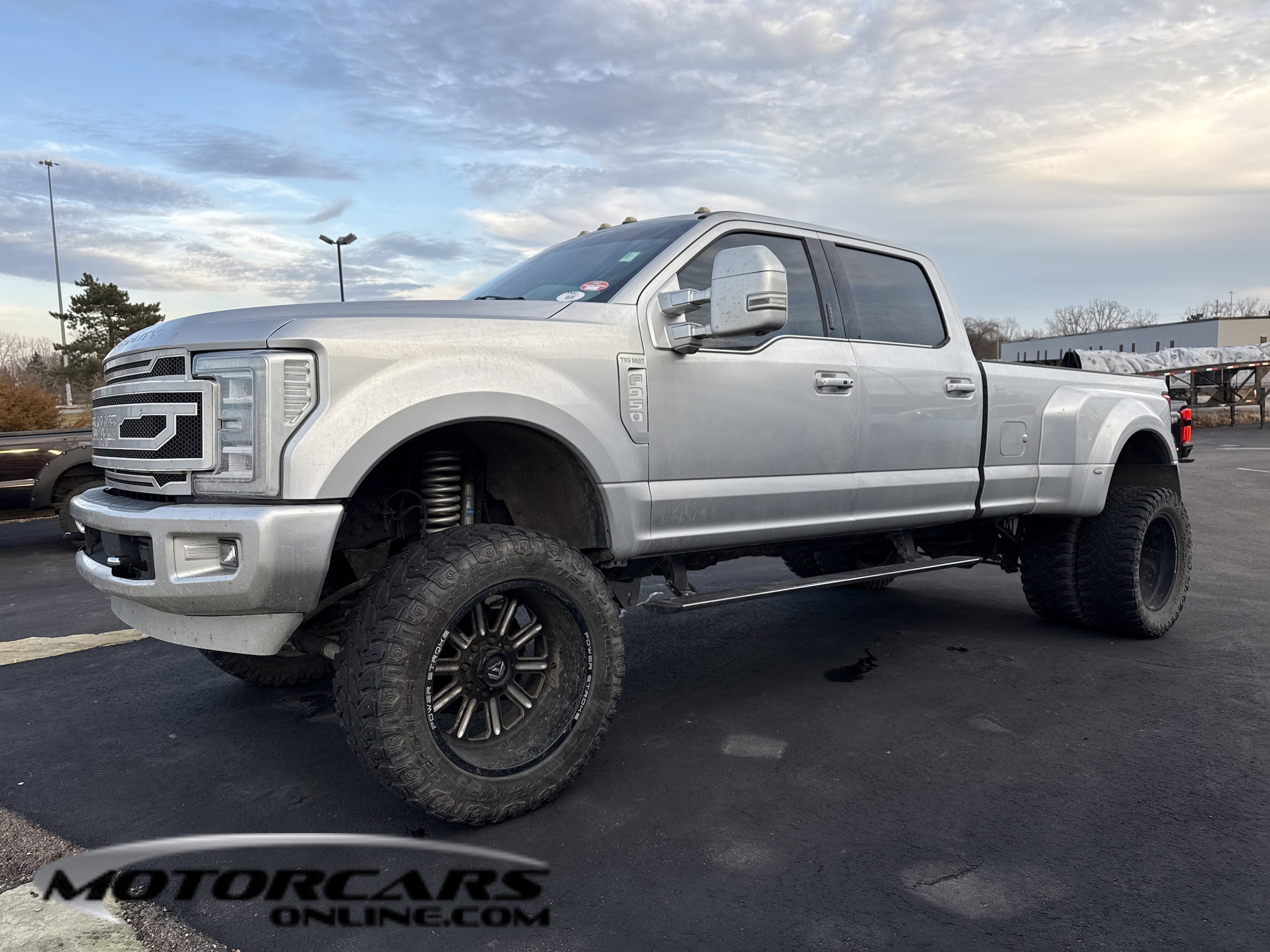 2017 Ford F-350 Super Duty Lariat's photo