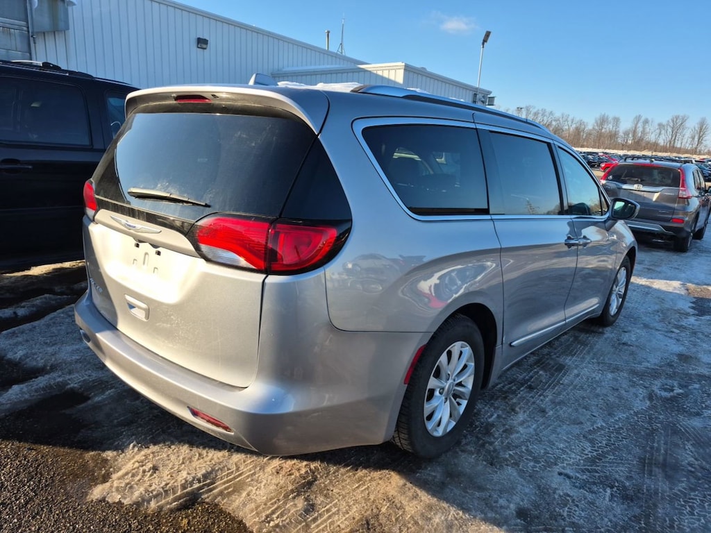 Used 2018 Chrysler Pacifica Touring L Van