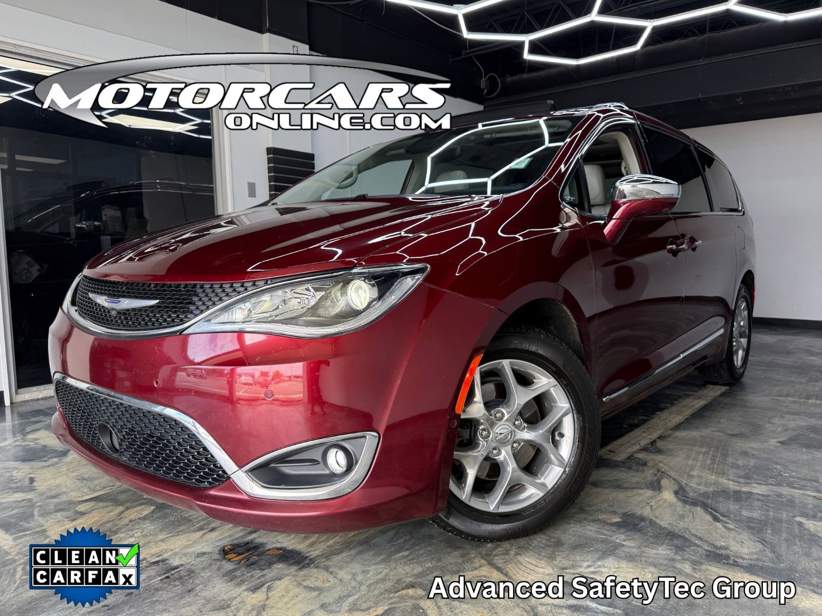 2019 Chrysler Pacifica Limited's photo