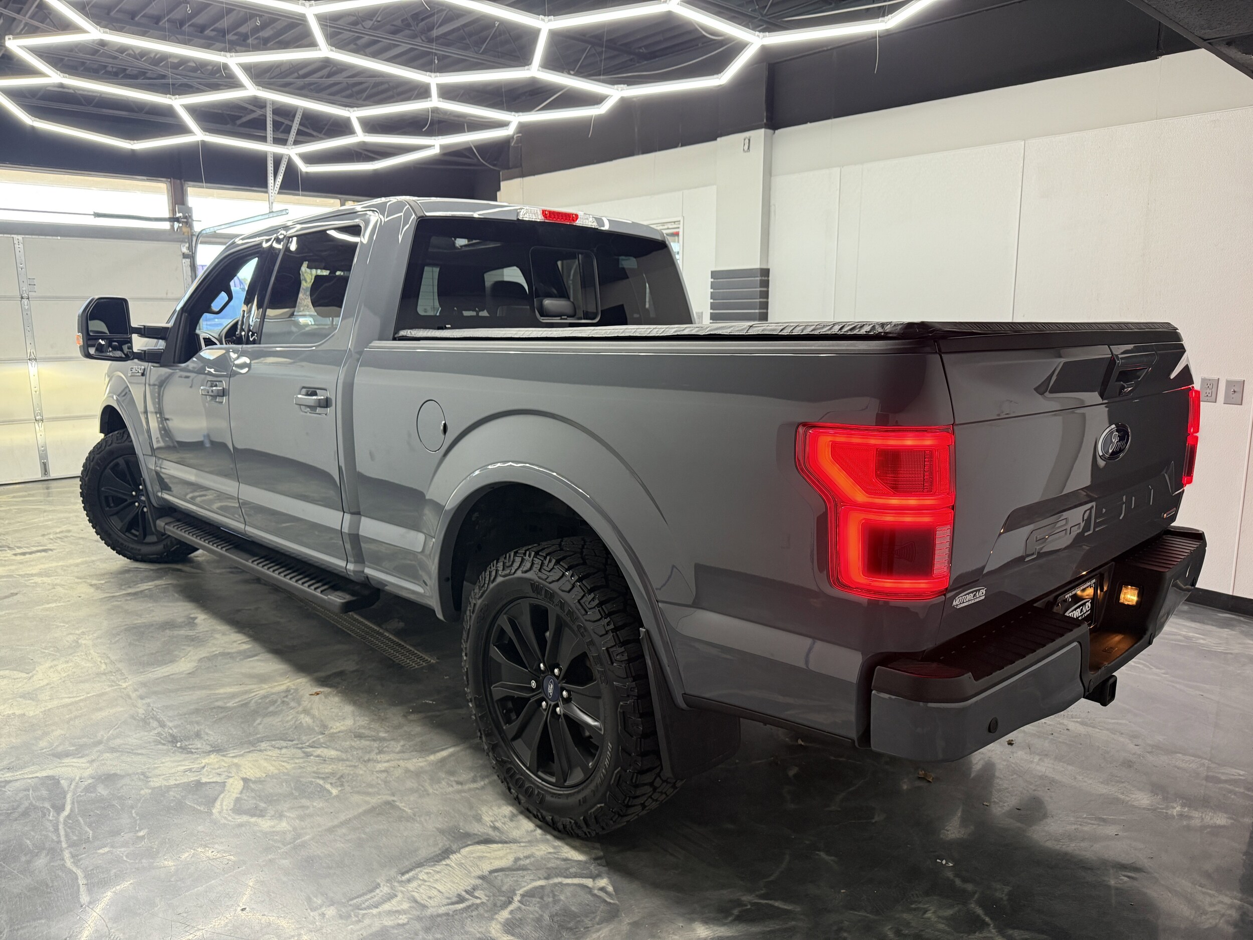 2019 Ford F-150 Lariat photo 2