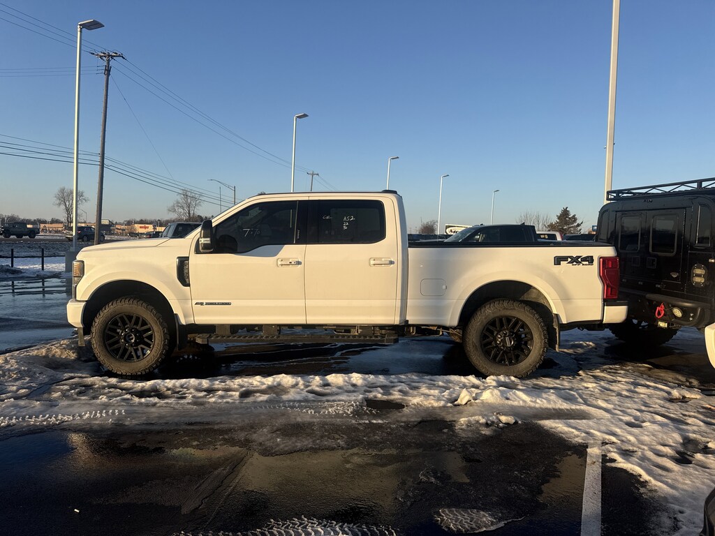 Used 2022 Ford Super Duty F-250 SRW LARIAT Truck Crew Cab