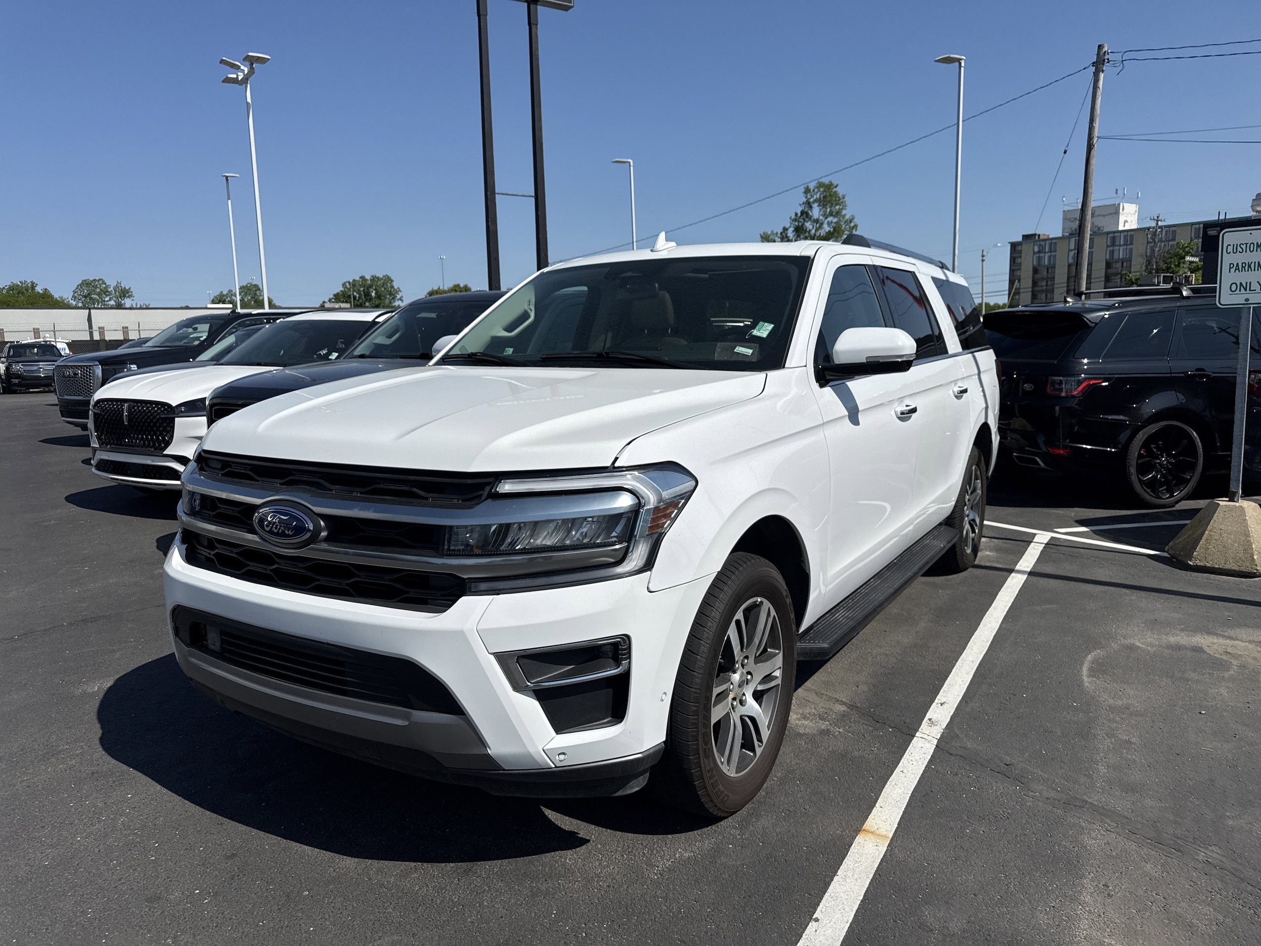 2024 Ford Expedition's photo