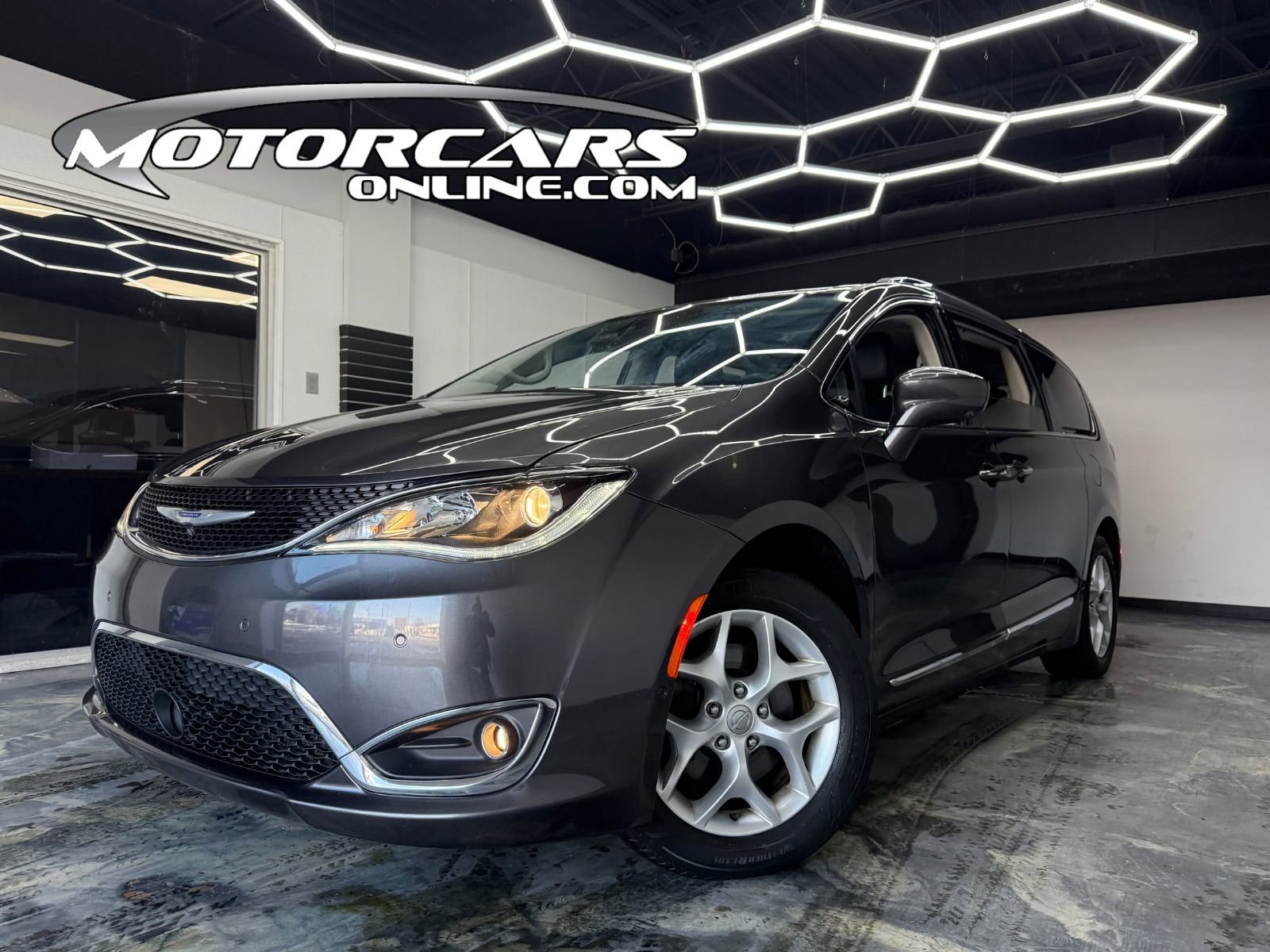 2018 Chrysler Pacifica Touring L Plus's photo
