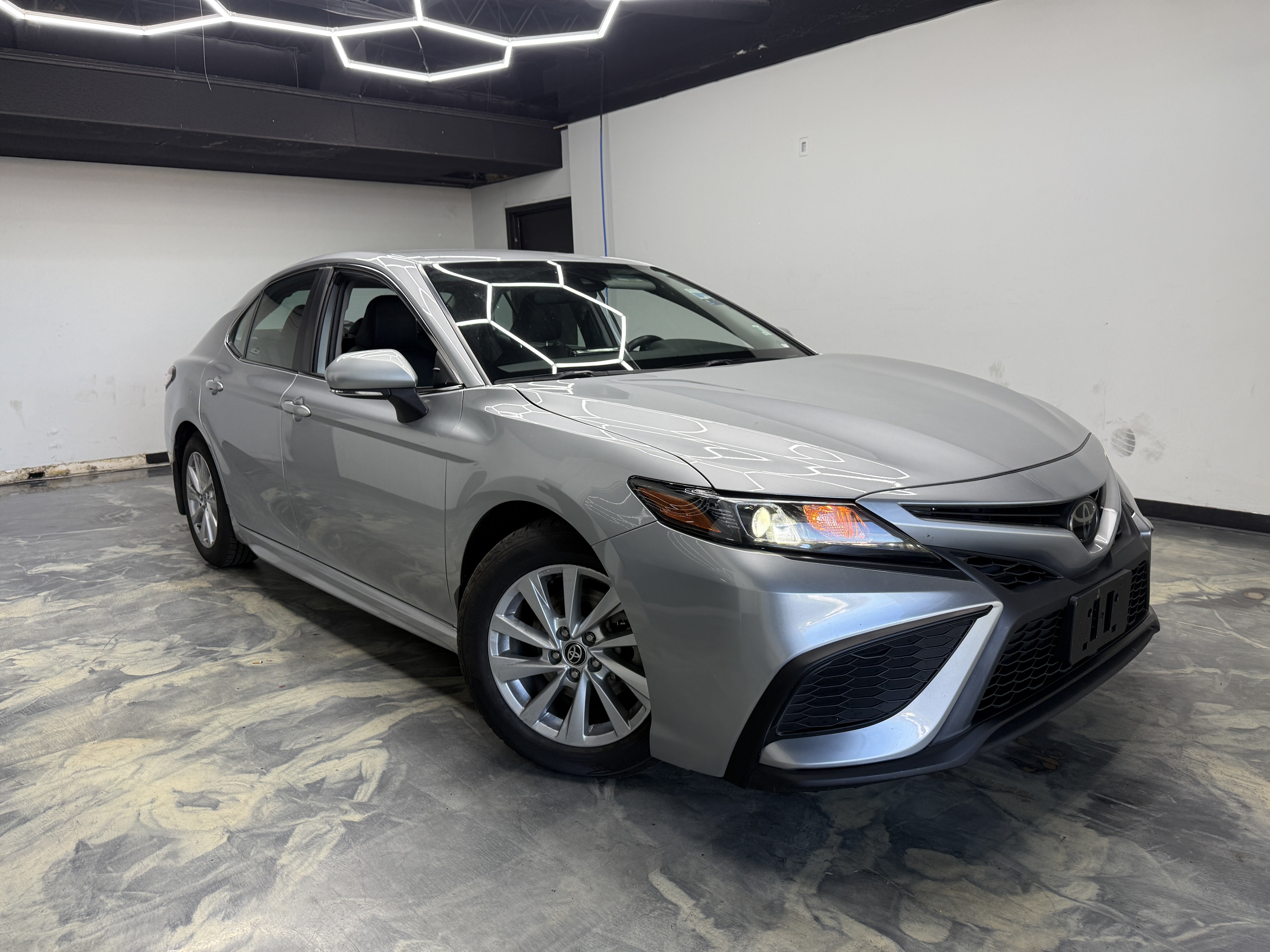 Used 2023 Toyota Camry SE SE Auto