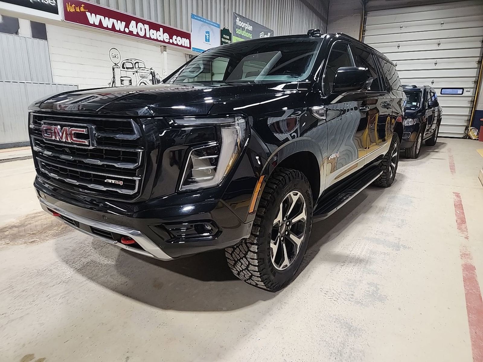 2025 GMC Yukon XL AT4 4WD