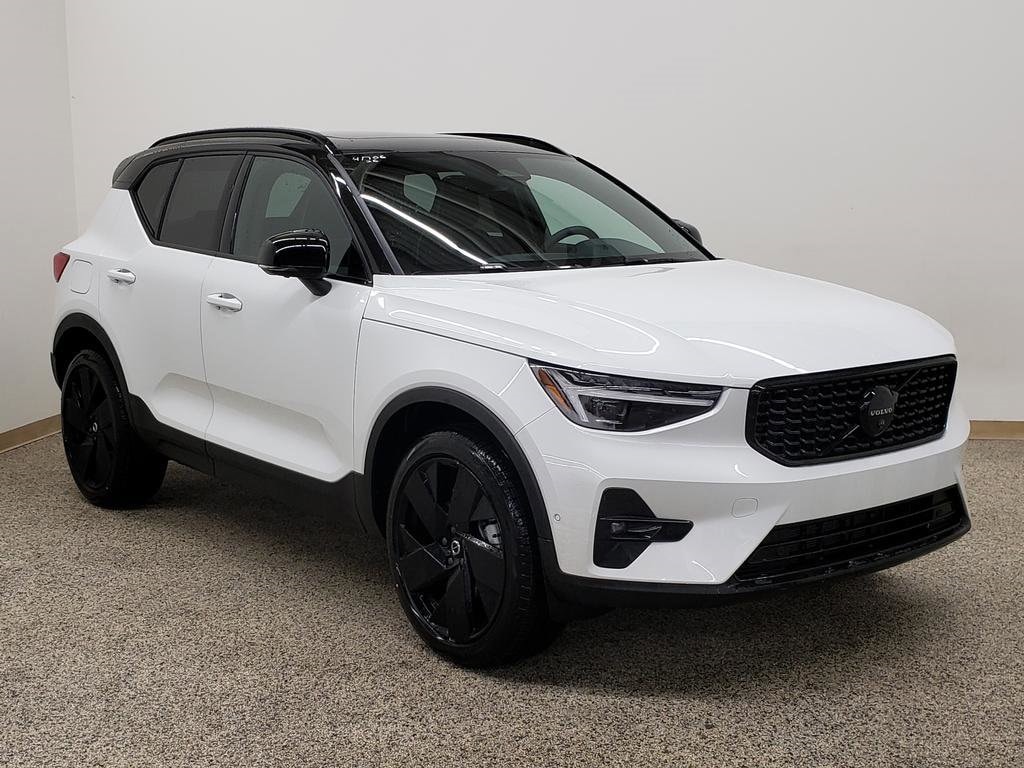2026 Volvo XC40 Ultra Black Edition's photo