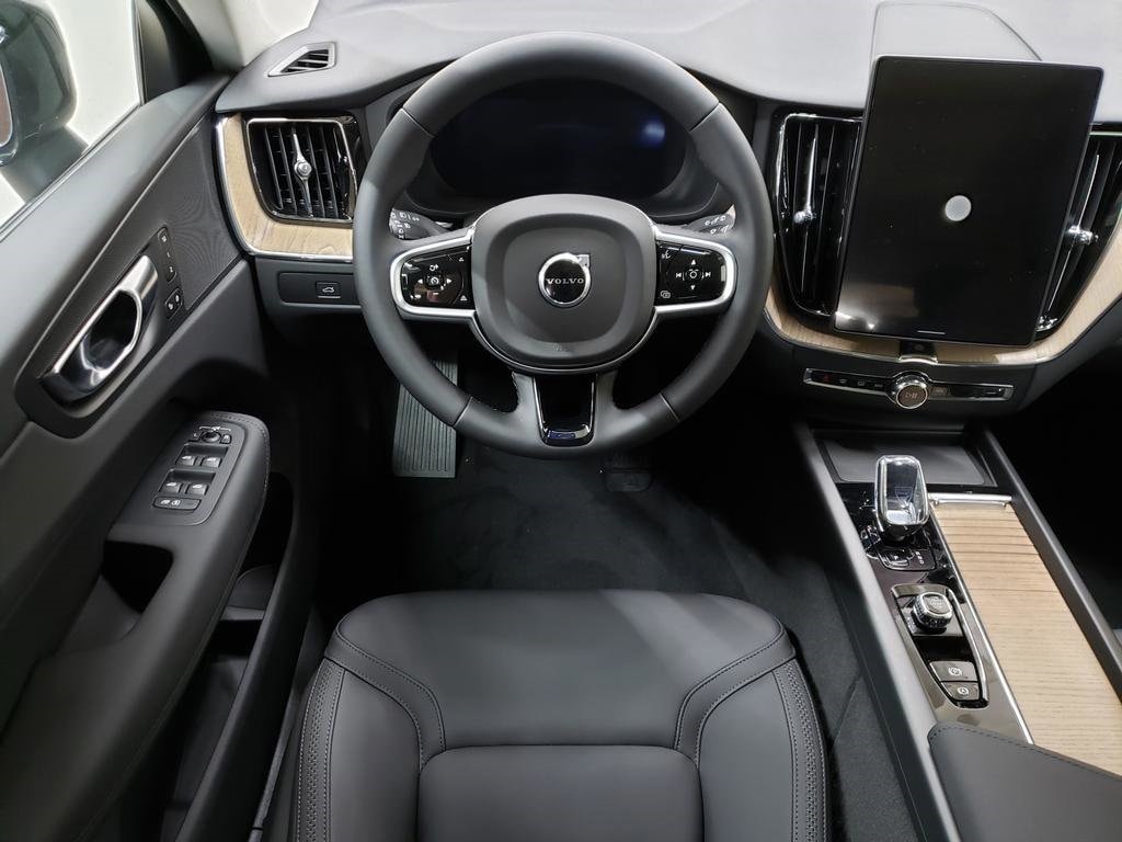 2026 Volvo XC60 Core - Photo 10