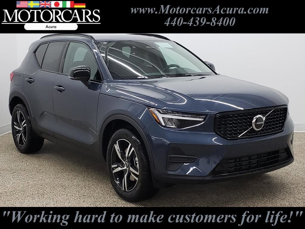 2026 Volvo XC40 B5 Core