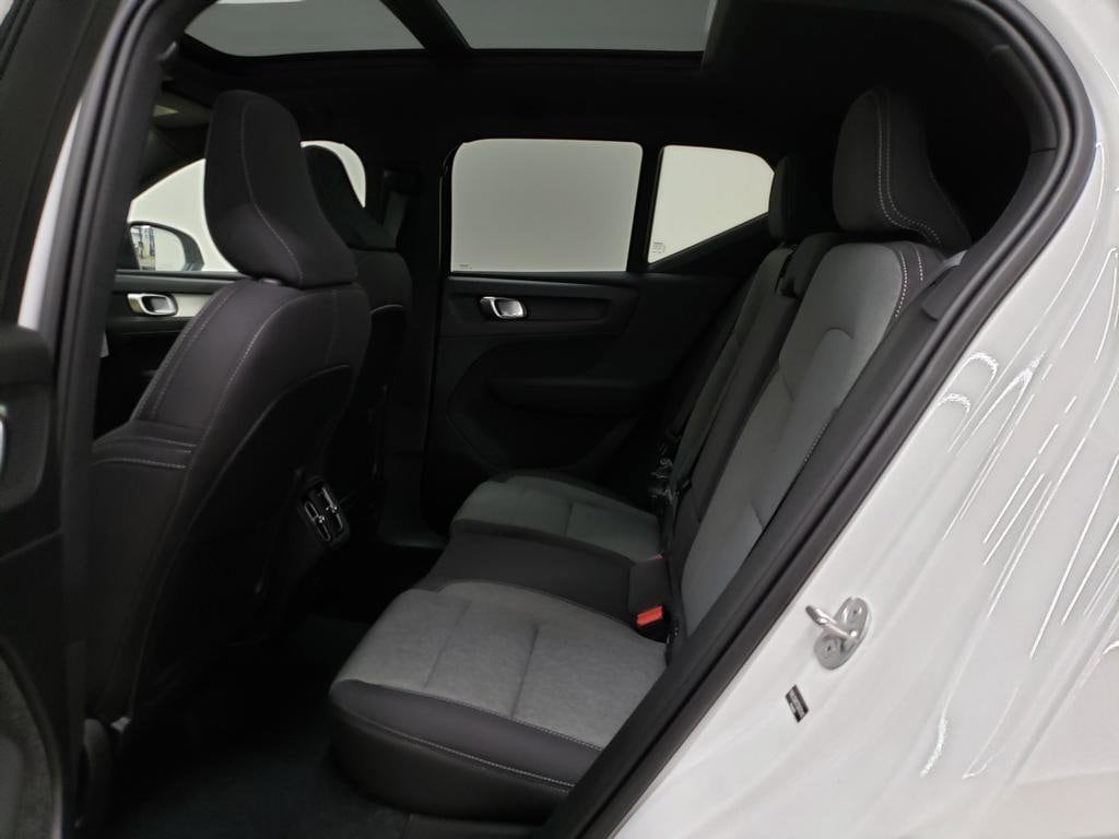2026 Volvo XC40 Core - Photo 8