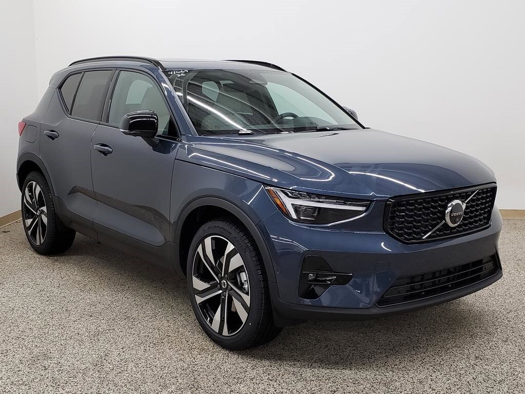 New 2026 Volvo XC40 B5 Ultra SUV