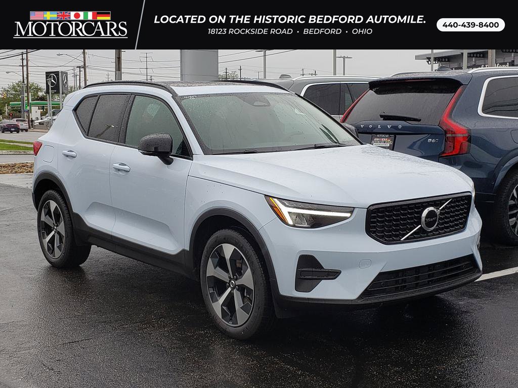 2026 Volvo XC40 Core