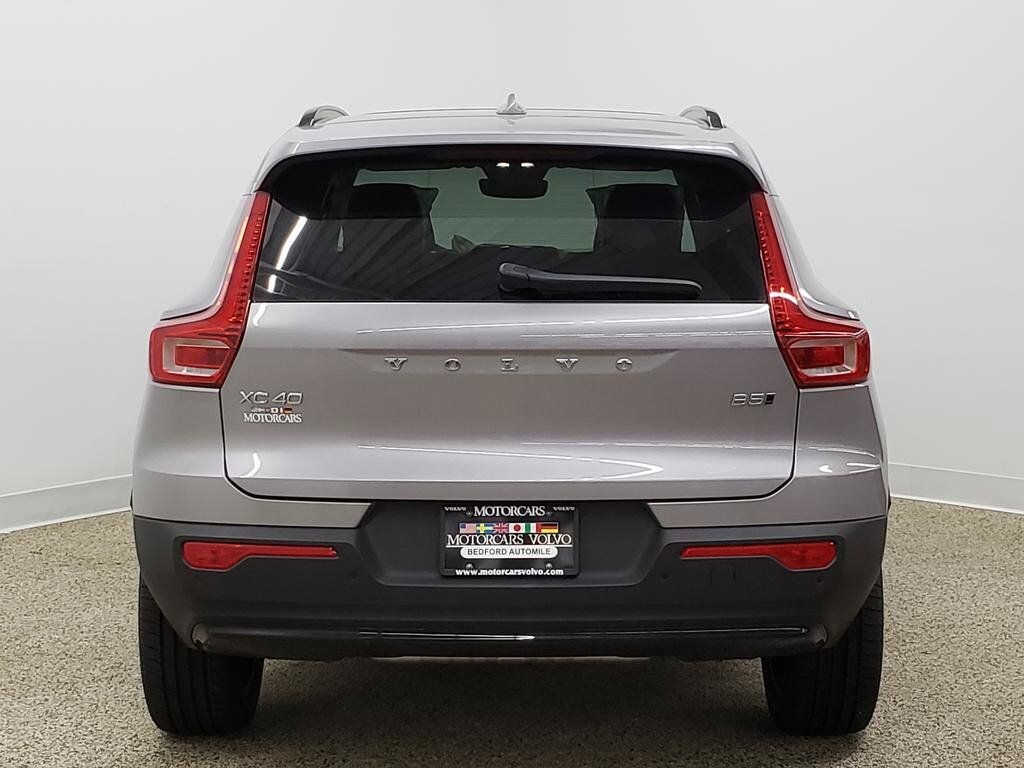 New 2026 Volvo XC40 B5 Plus SUV