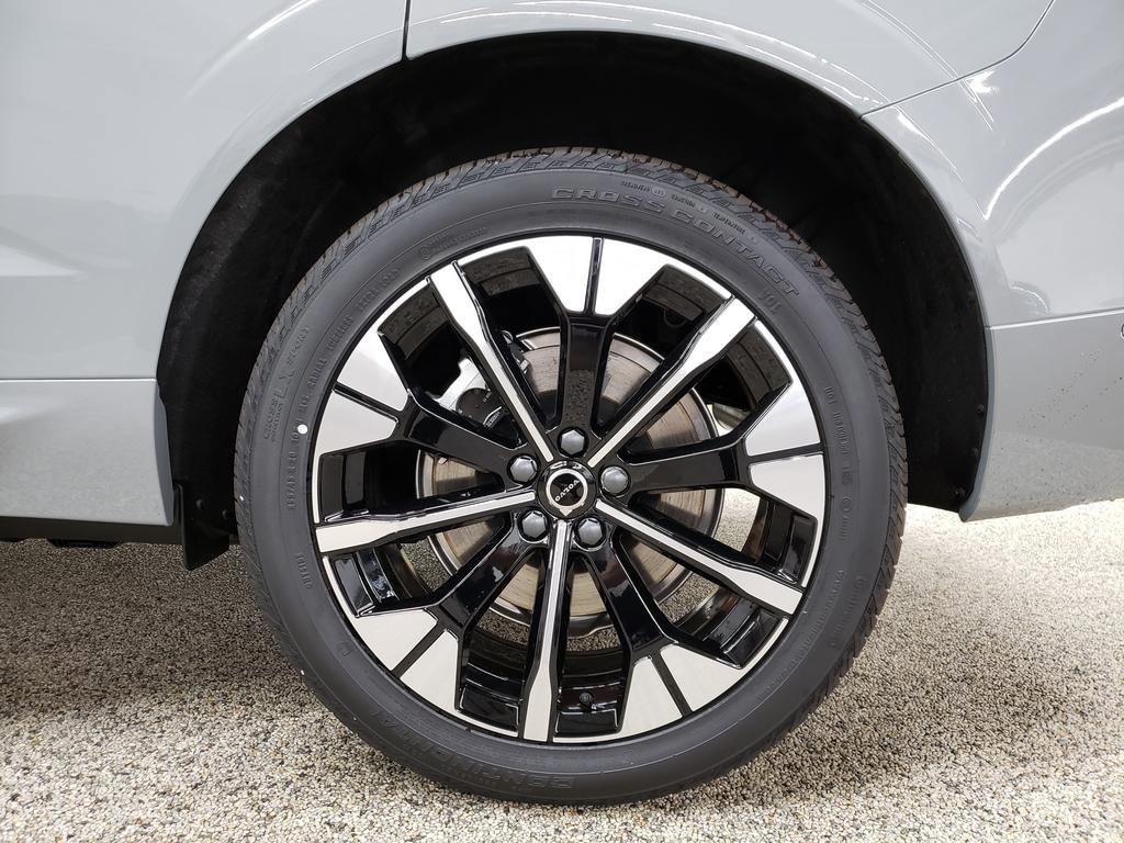 2026 Volvo XC60 Plus - Photo 12