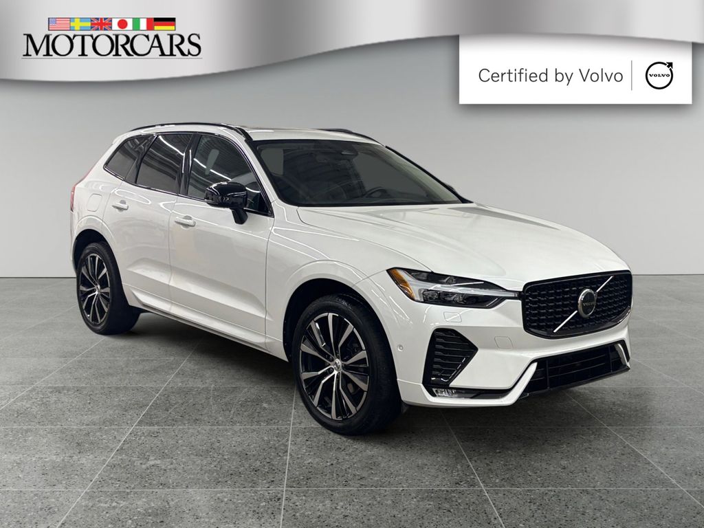 2023 Volvo XC60 B5 Plus Dark Theme AWD's photo