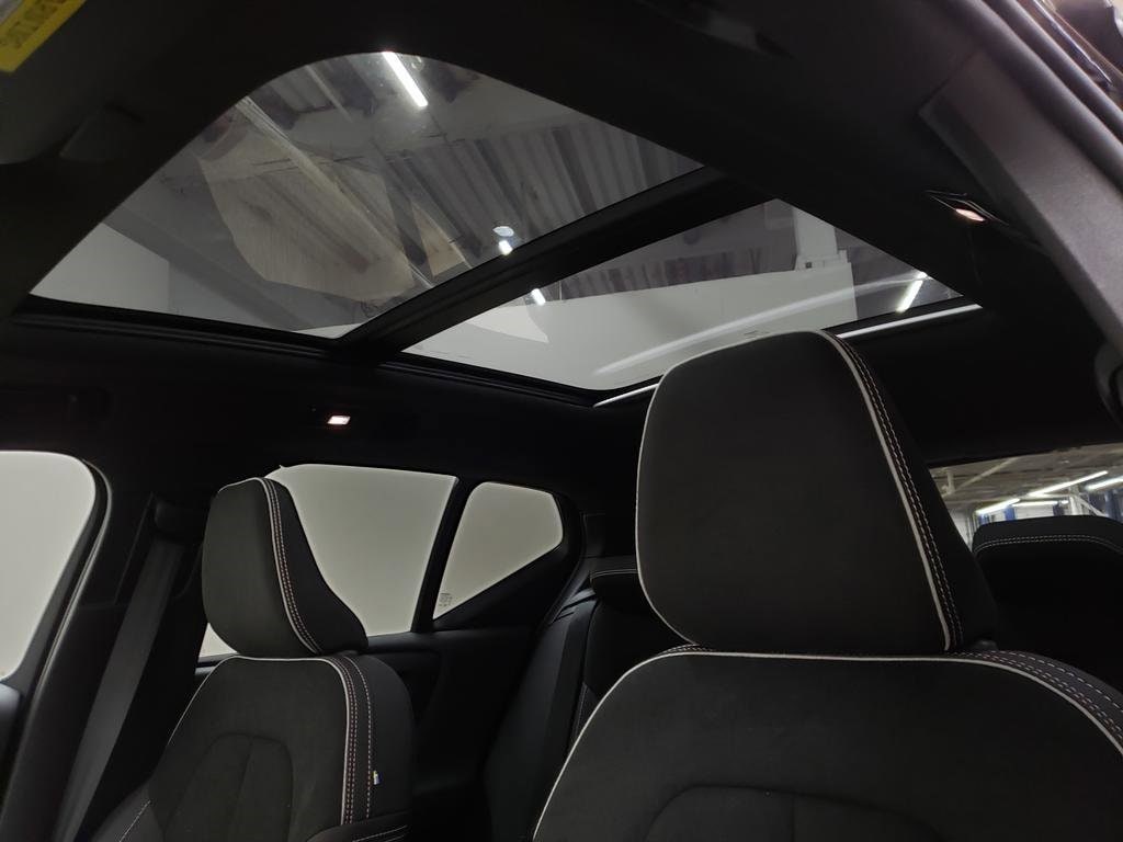 2026 Volvo XC40 Ultra Black Edition - Photo 7