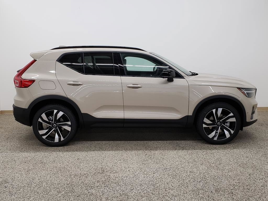 New 2026 Volvo XC40 B5 Plus SUV