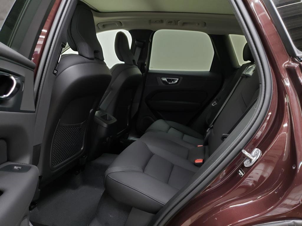 2026 Volvo XC60 Core - Photo 8