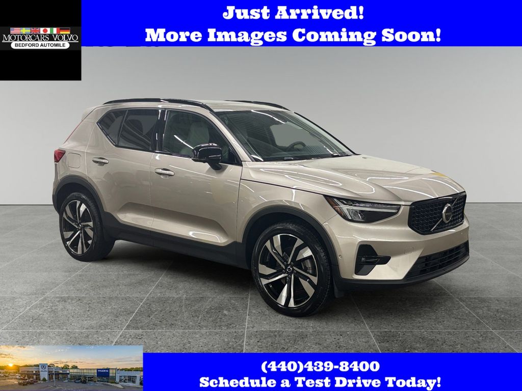 2023 Volvo XC40 SUV 