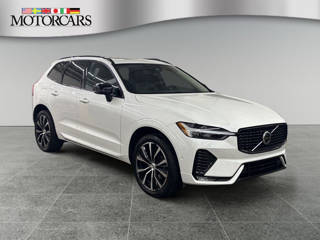 2023 Volvo XC60 B5 Plus Dark Theme AWD's photo