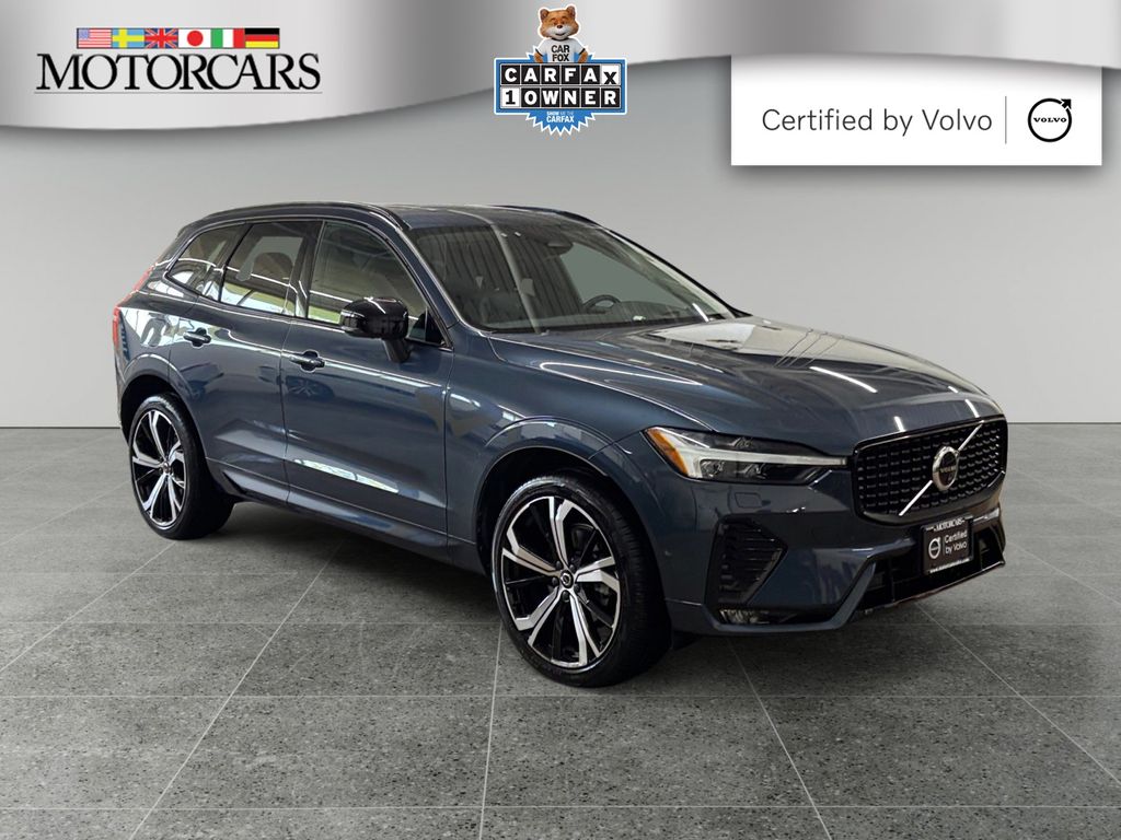 2023 Volvo XC60 B5 Ultimate Dark Theme AWD's photo