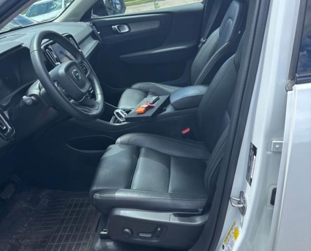Used 2024 Volvo XC40 B5 Plus Dark Theme SUV