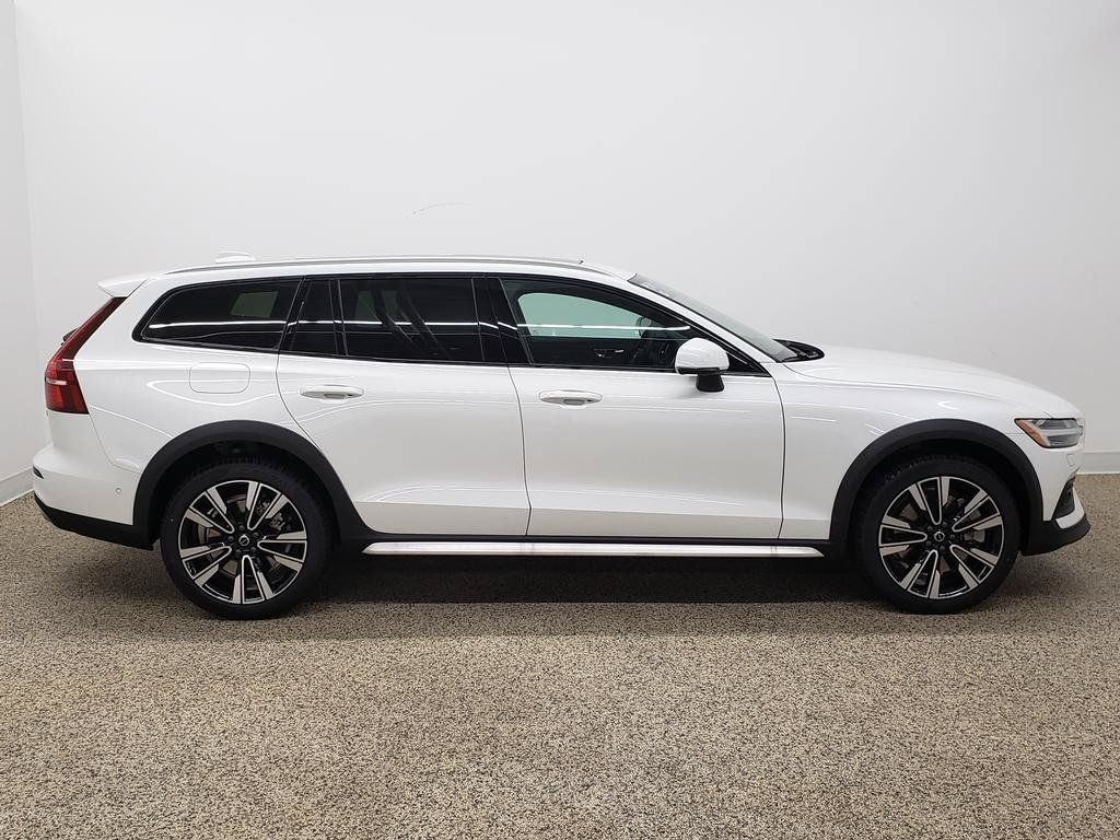 New 2026 Volvo V60 Cross Country B5 Ultra Wagon