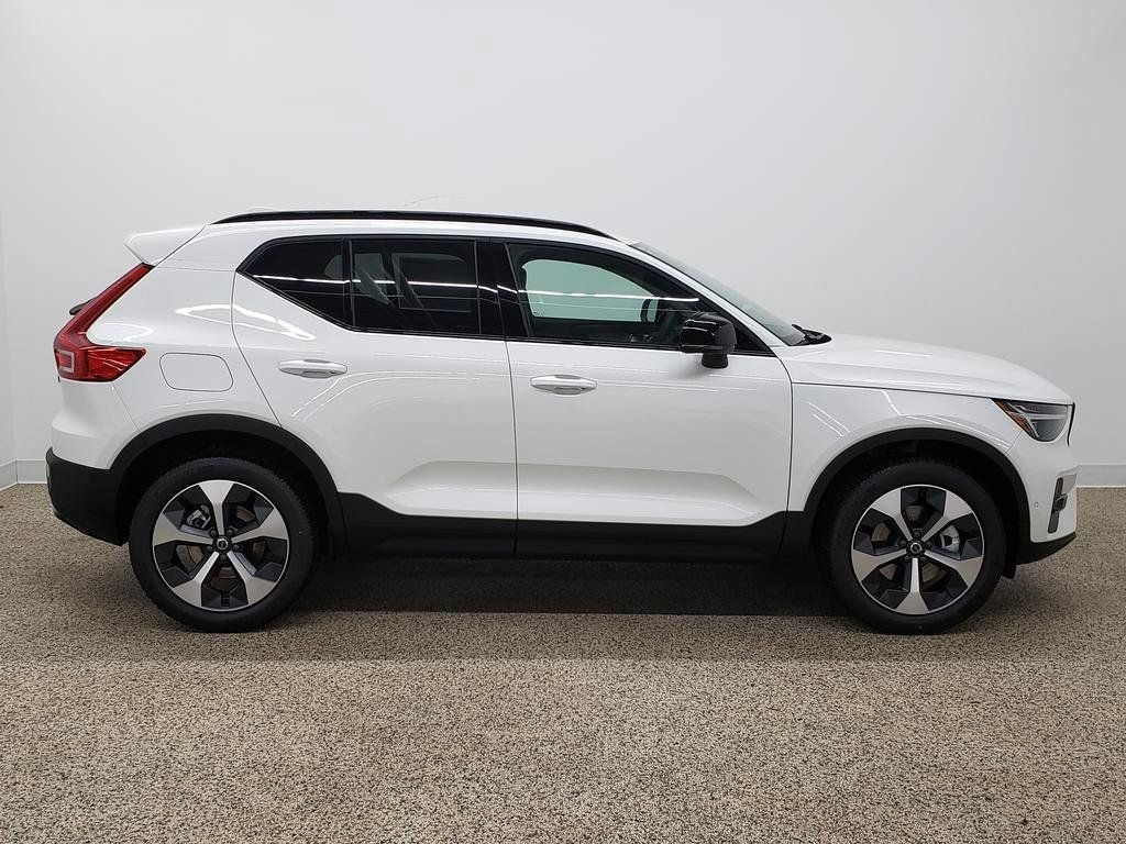 New 2026 Volvo XC40 B5 Plus SUV
